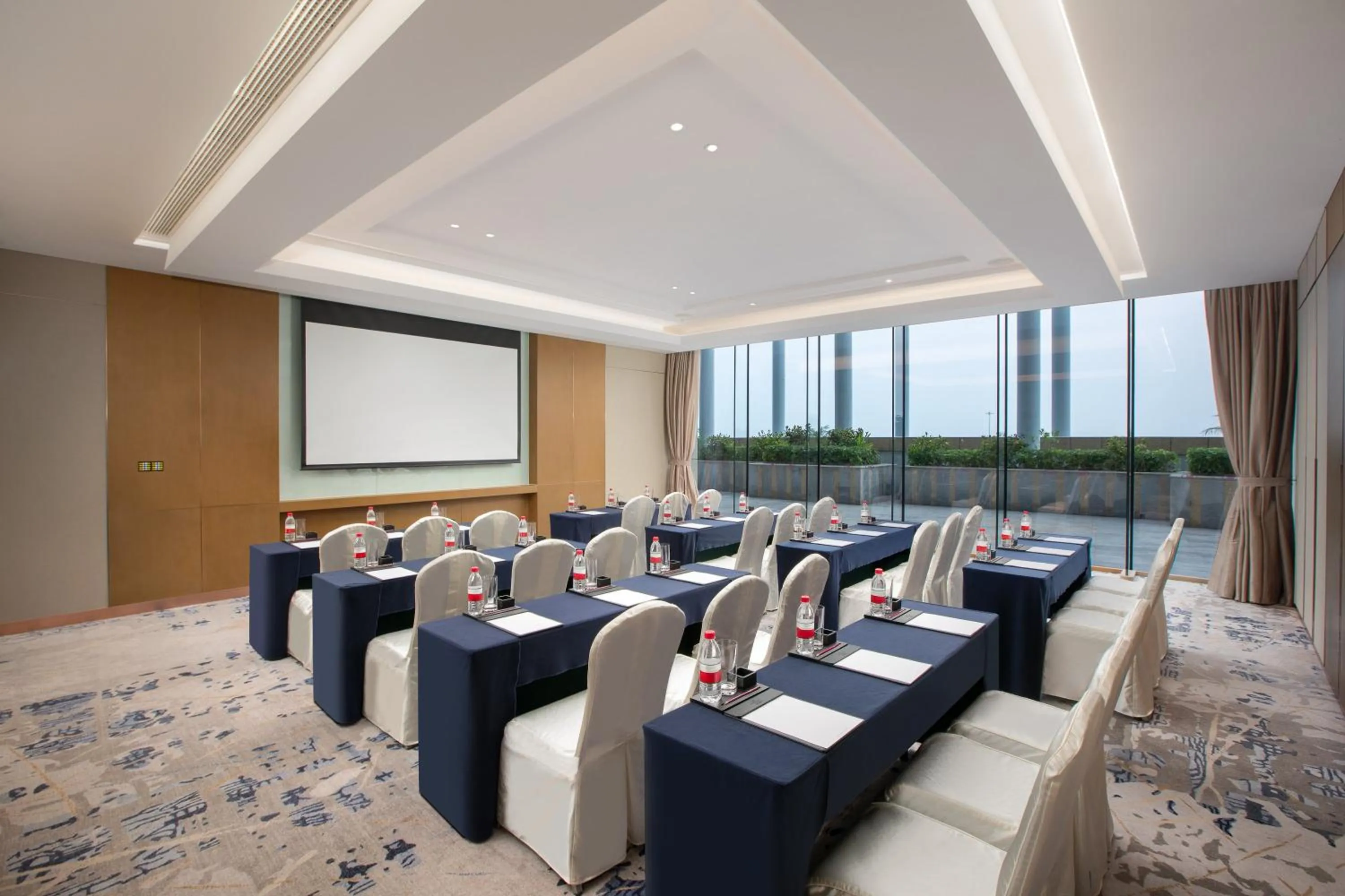 Meeting/conference room in Crowne Plaza Beihai Silver Beach by IHG