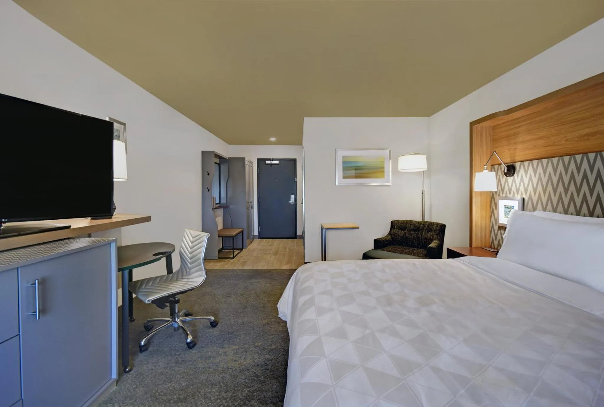 Photo of the whole room, Bed in Holiday Inn Grand Rapids North - Walker by IHG