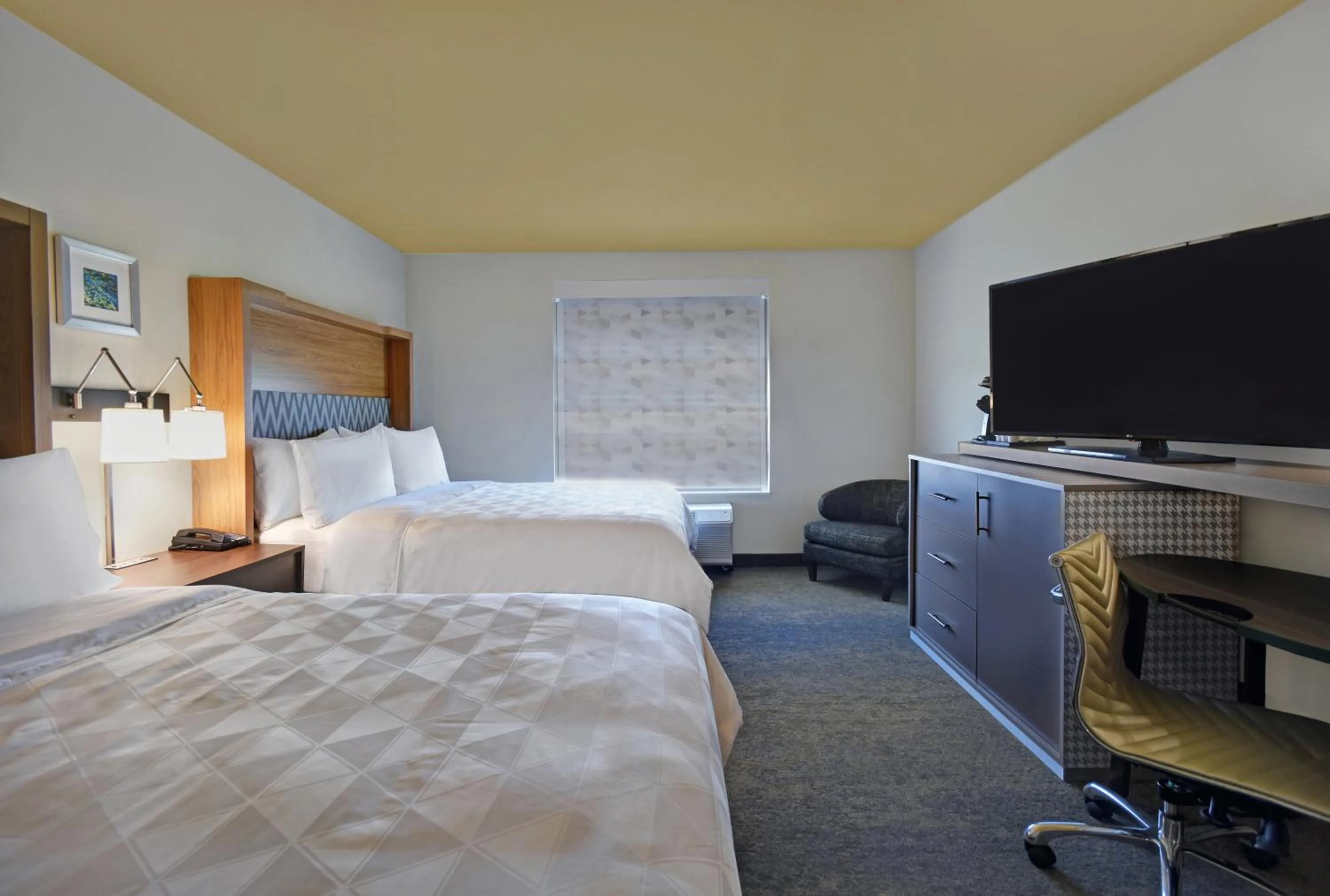 Photo of the whole room, Bed in Holiday Inn Grand Rapids North - Walker by IHG