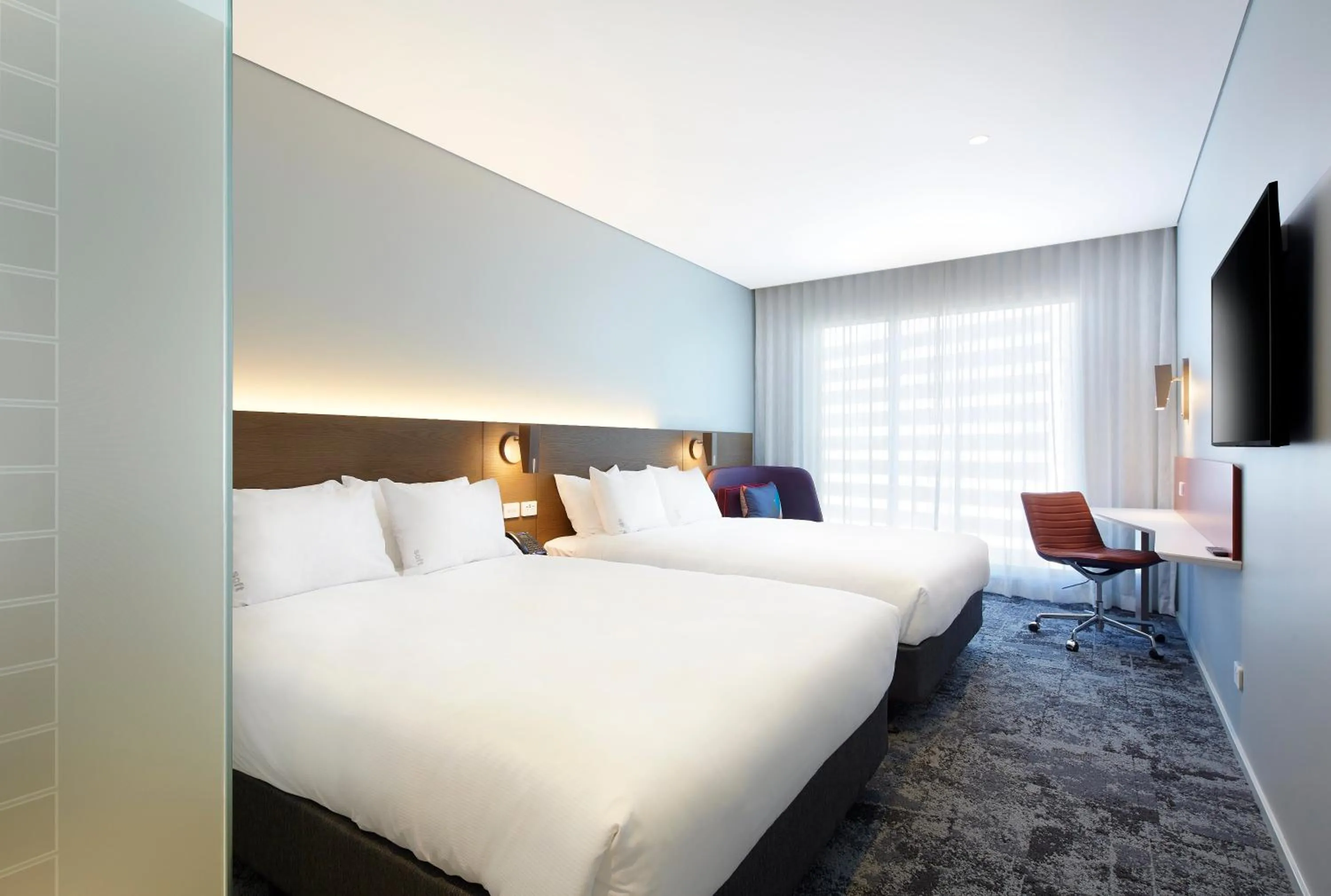 Photo of the whole room, Bed in Holiday Inn Express Sydney Airport by IHG