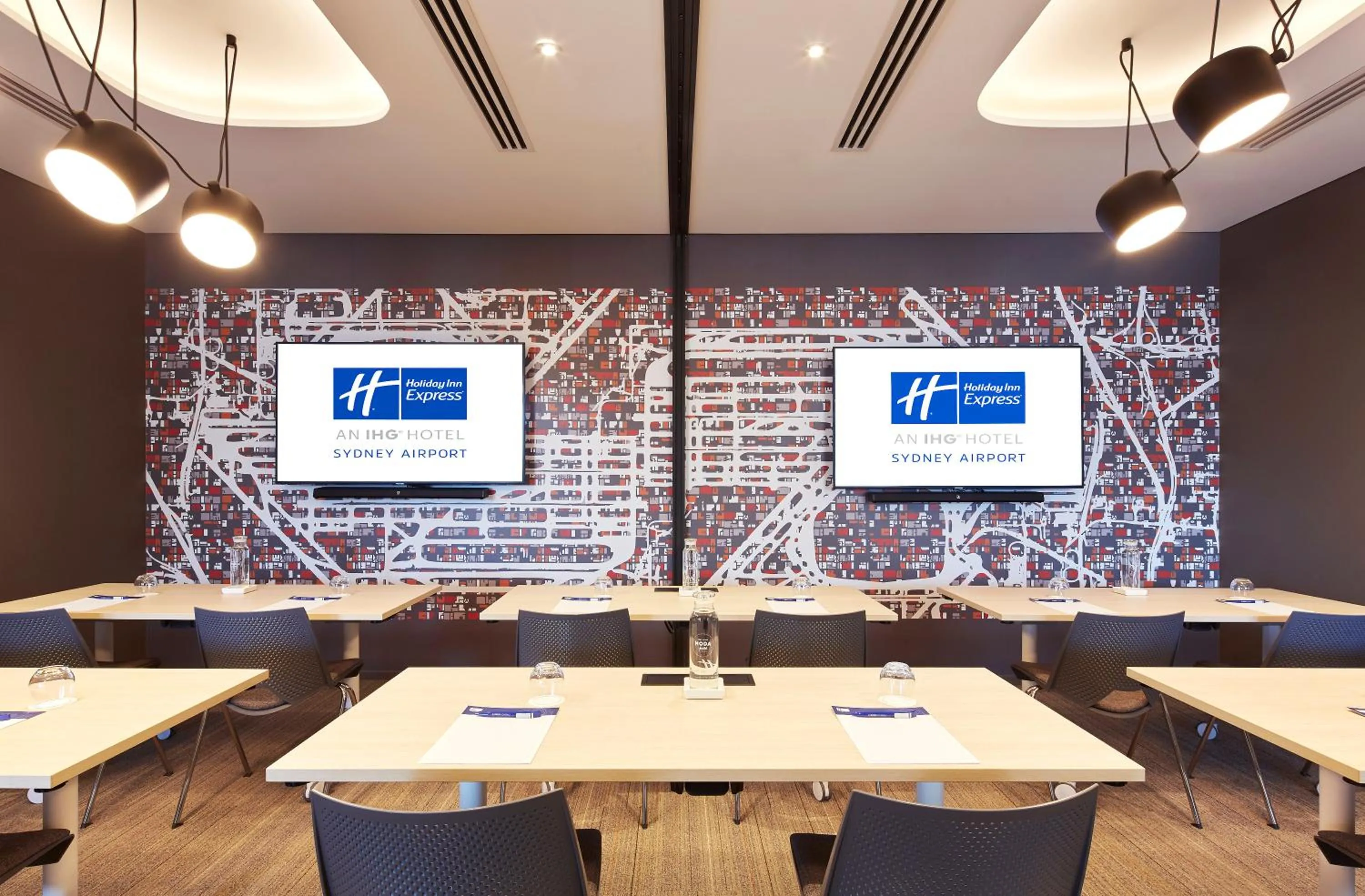Meeting/conference room in Holiday Inn Express Sydney Airport by IHG