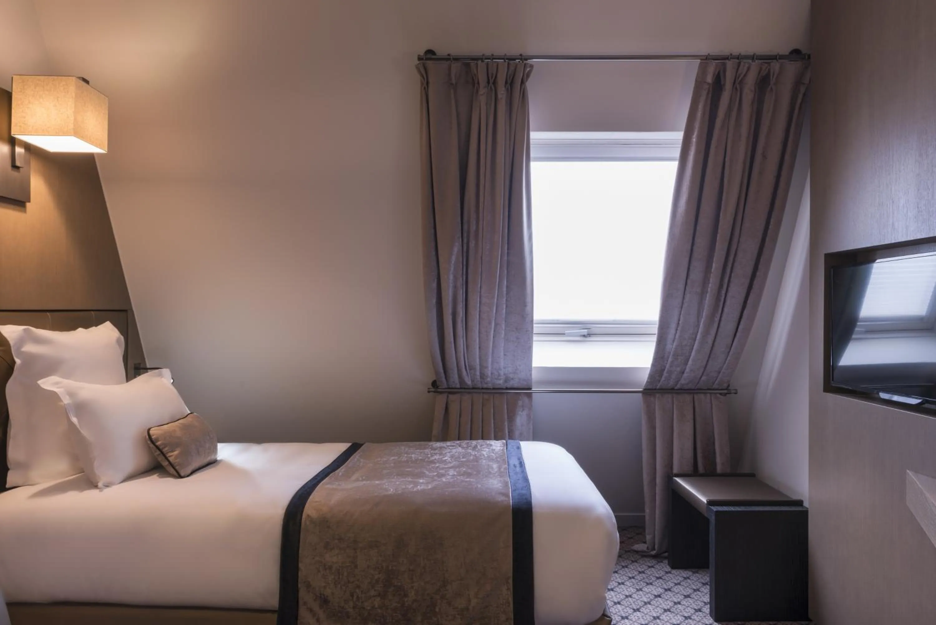 Bedroom, Bed in La Villa des Ternes