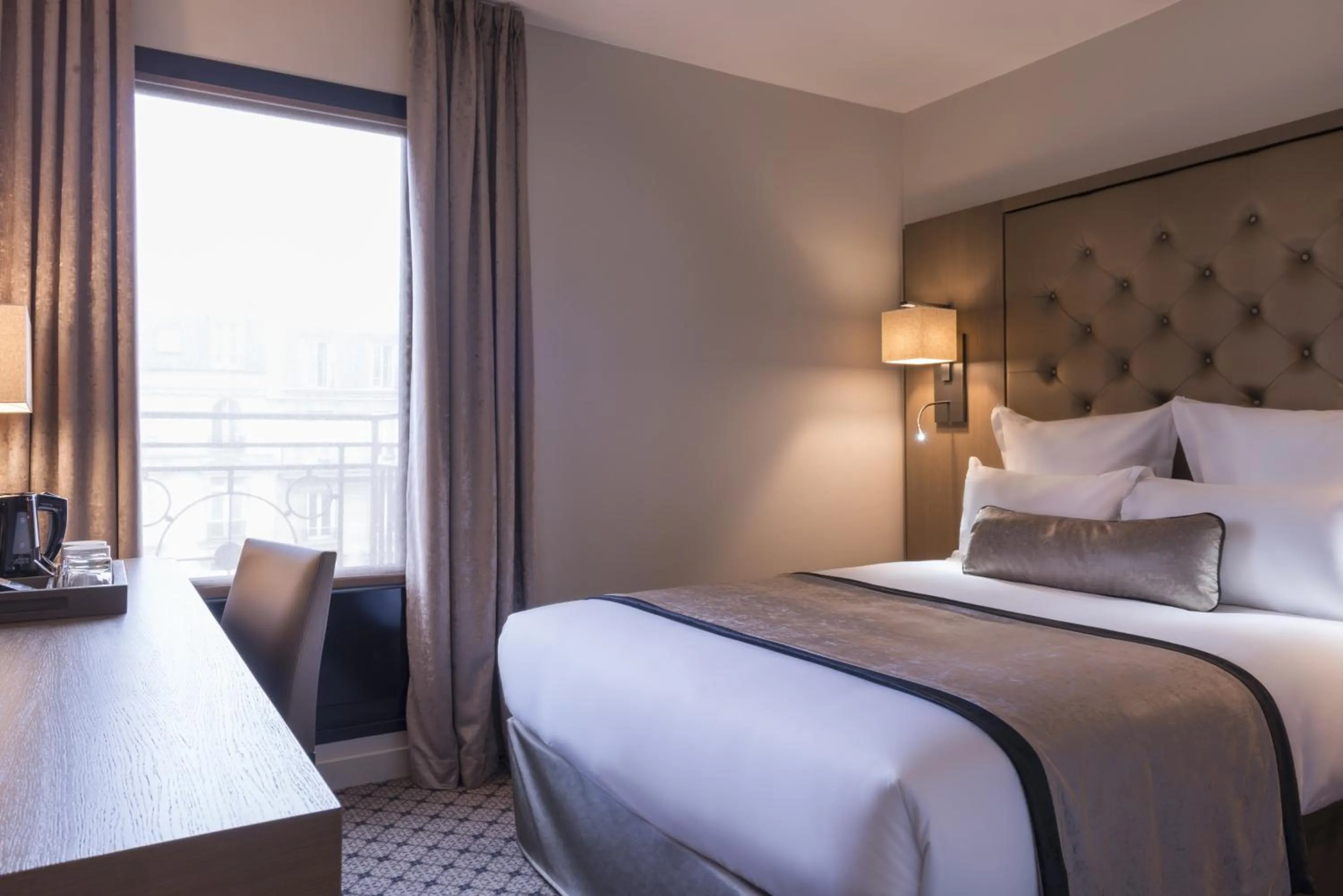 Photo of the whole room, Bed in La Villa des Ternes