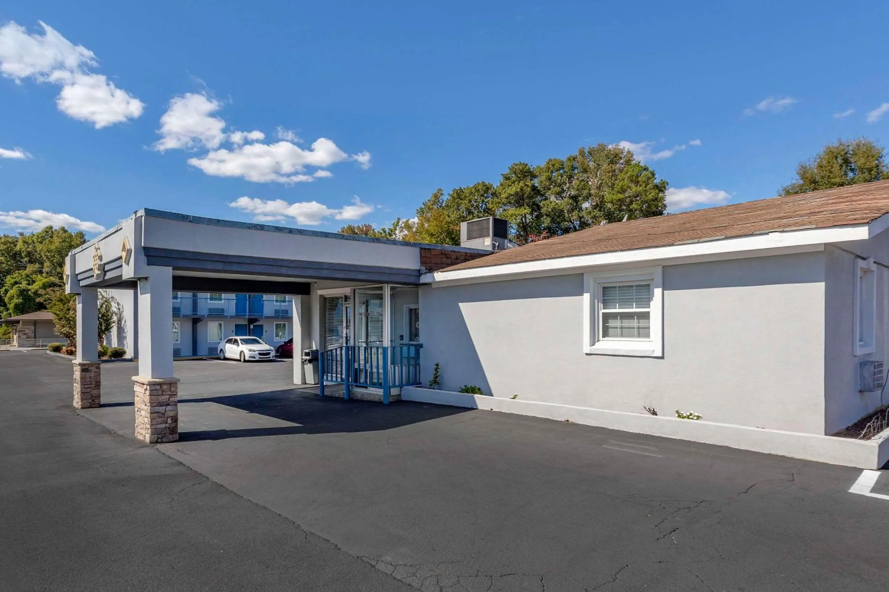 Property building in Rodeway Inn Union