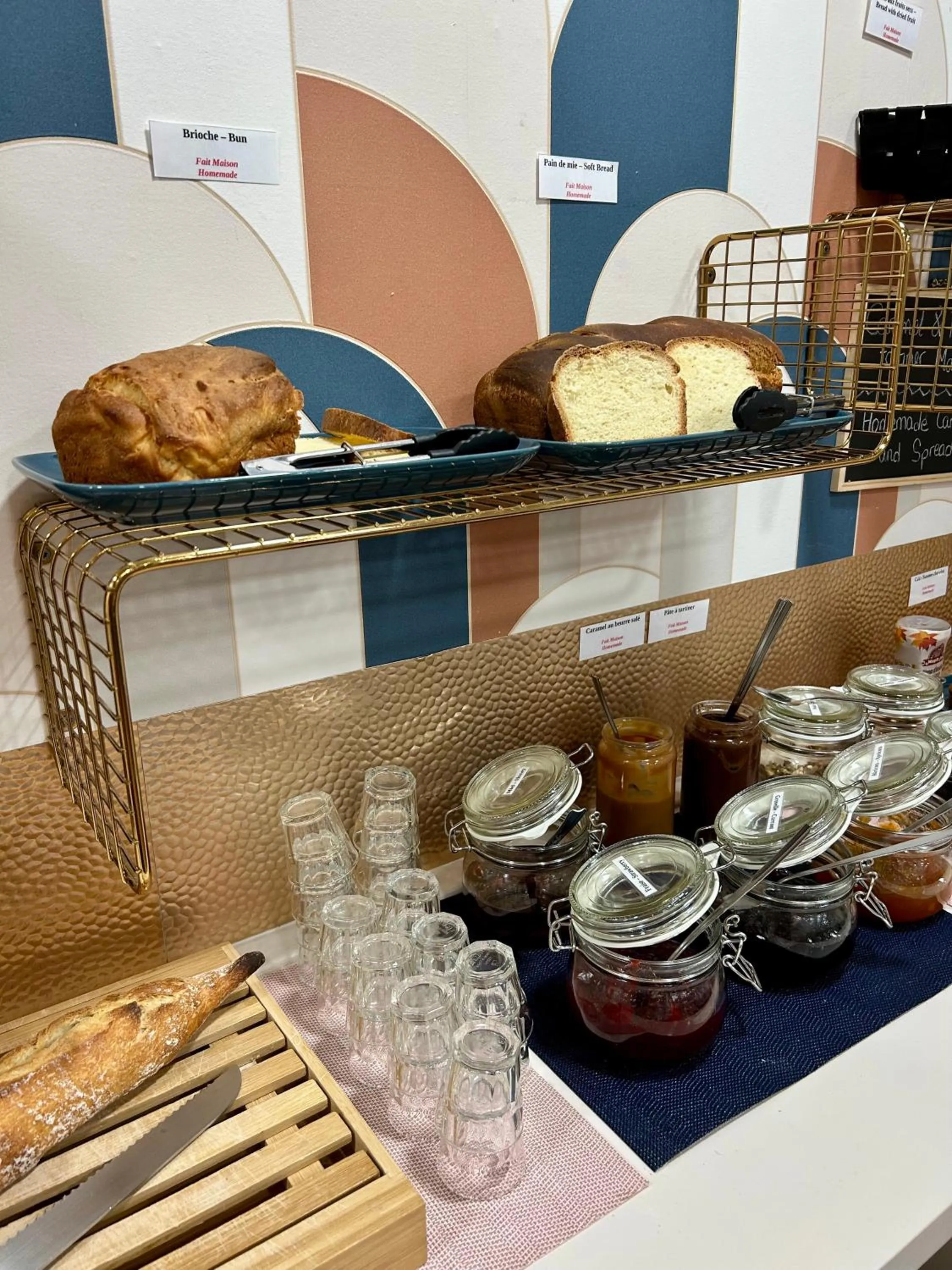 Food and drinks in Cit'Hotel le Challonge