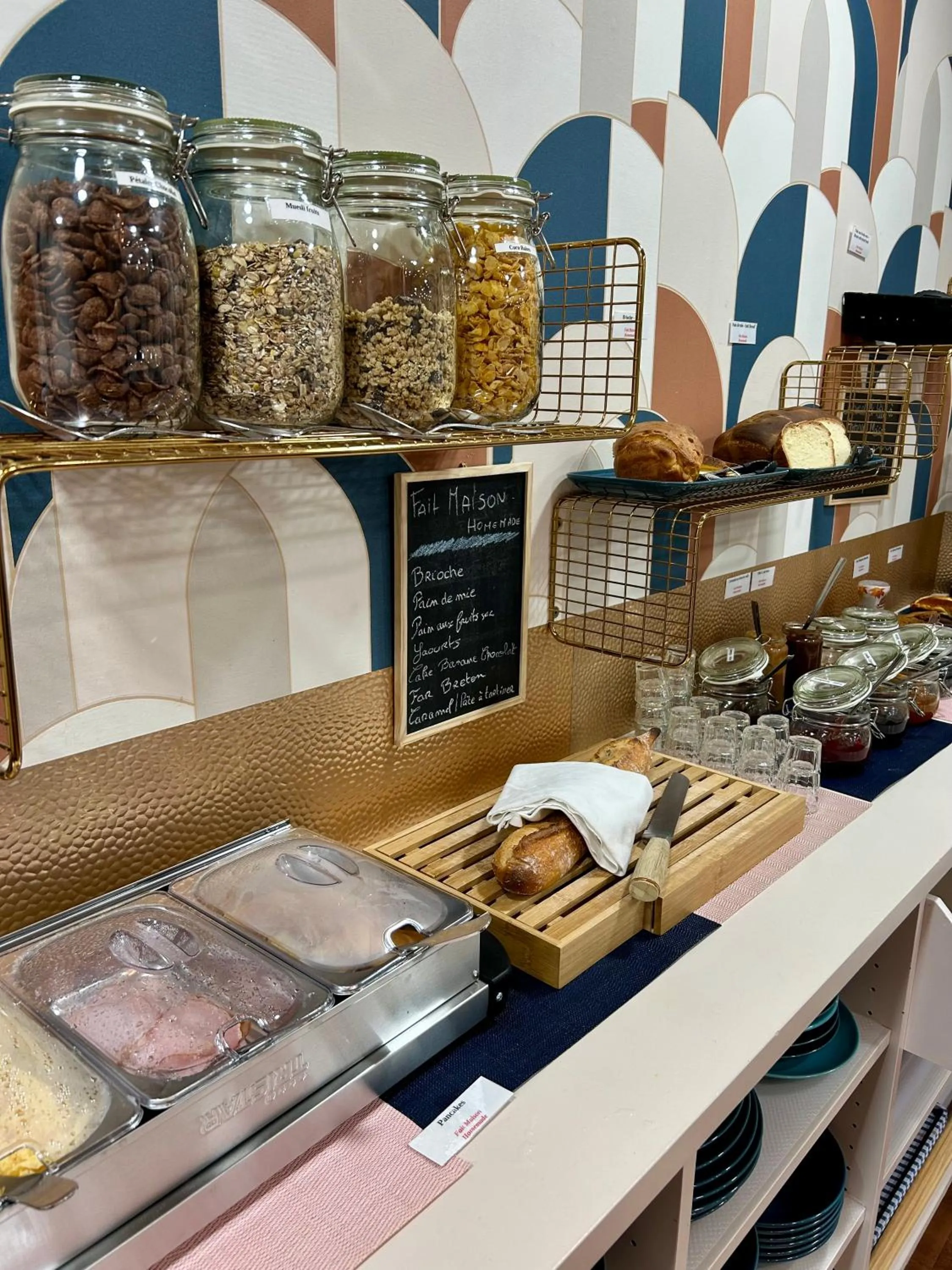 Food and drinks in Cit'Hotel le Challonge