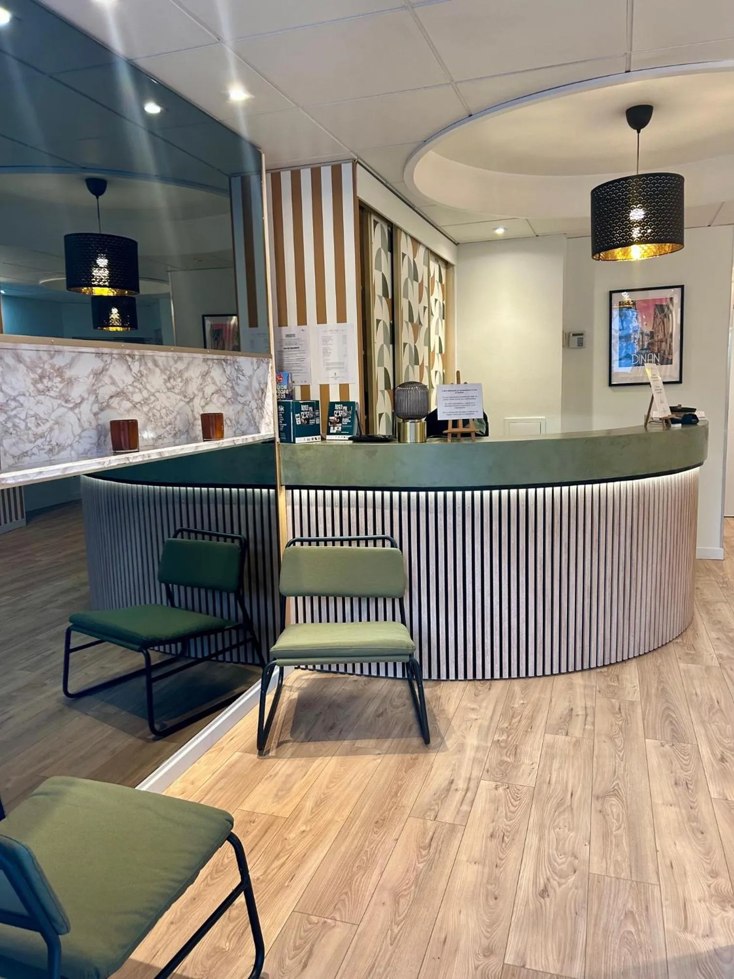 Lobby or reception in Cit'Hotel le Challonge