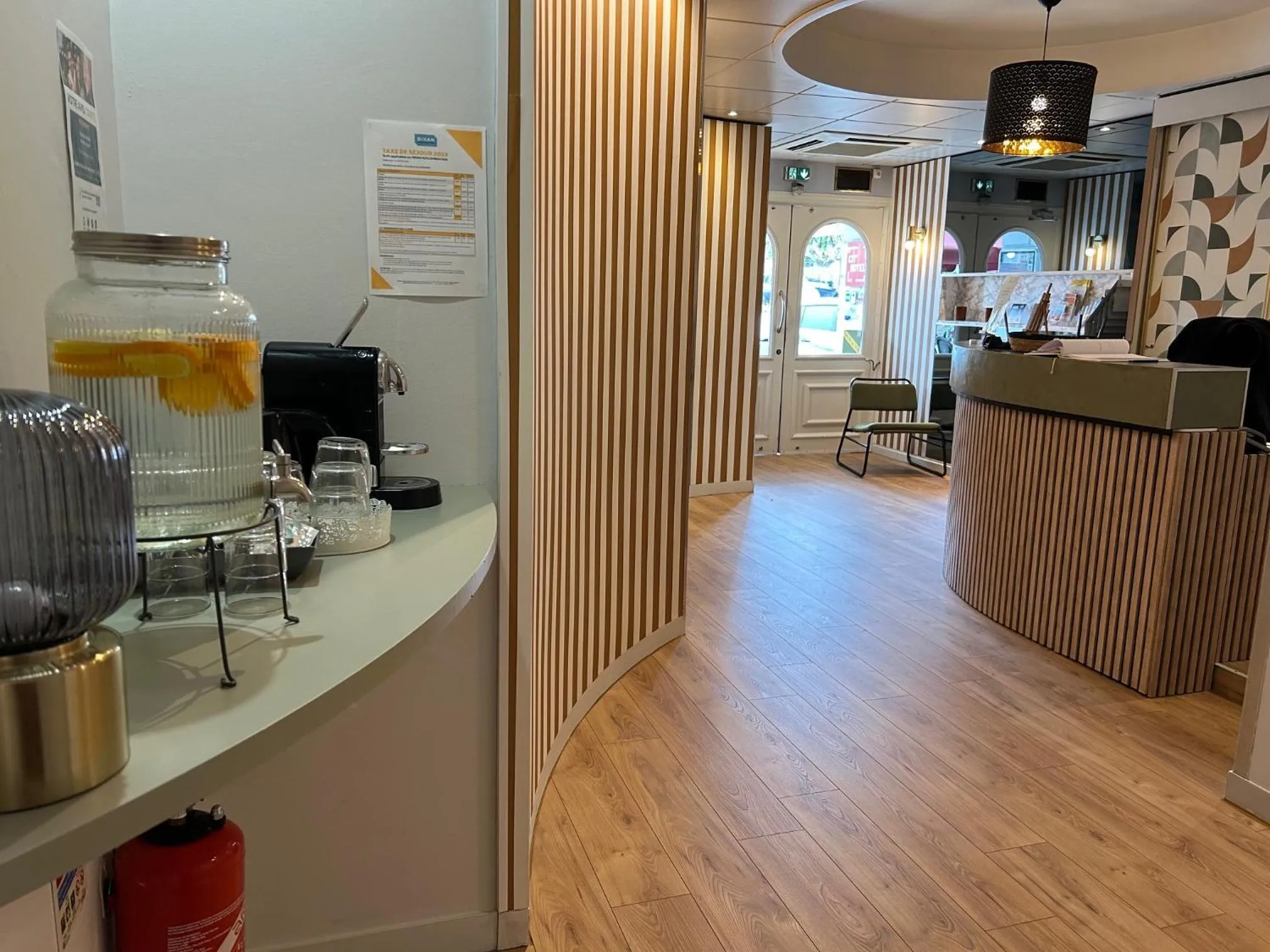 Lobby or reception in Cit'Hotel le Challonge