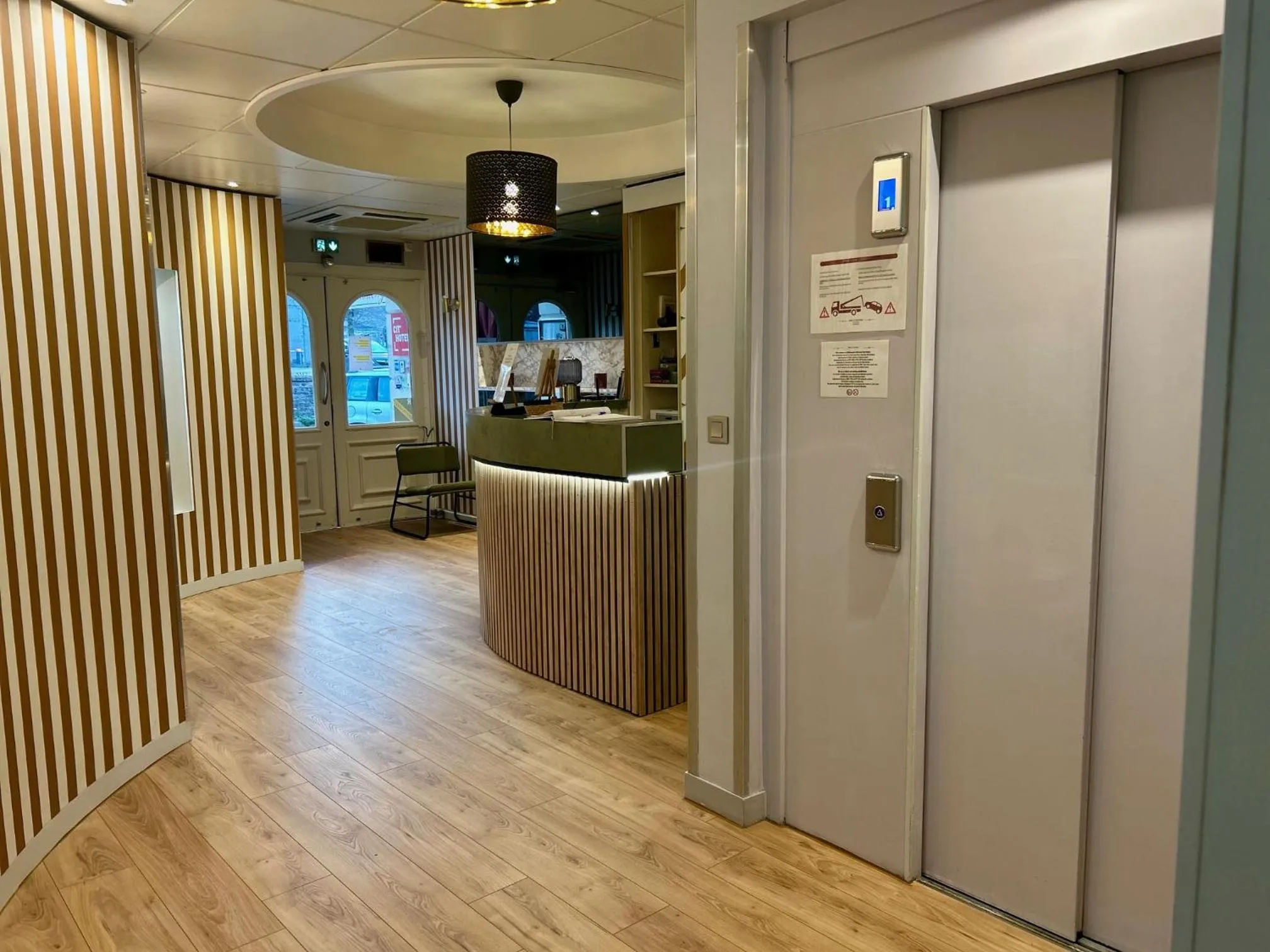 Lobby or reception in Cit'Hotel le Challonge