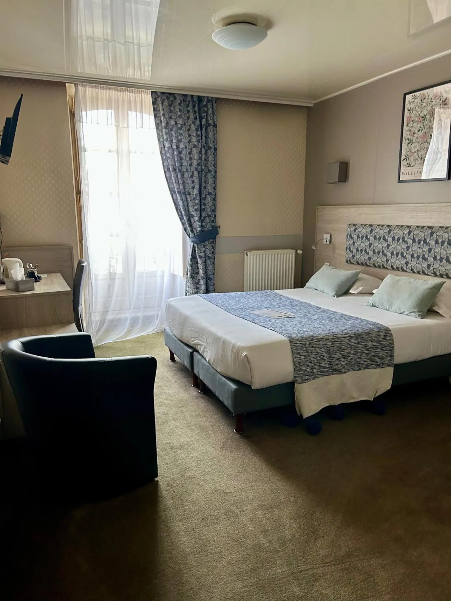 Bedroom, Bed in Cit'Hotel le Challonge