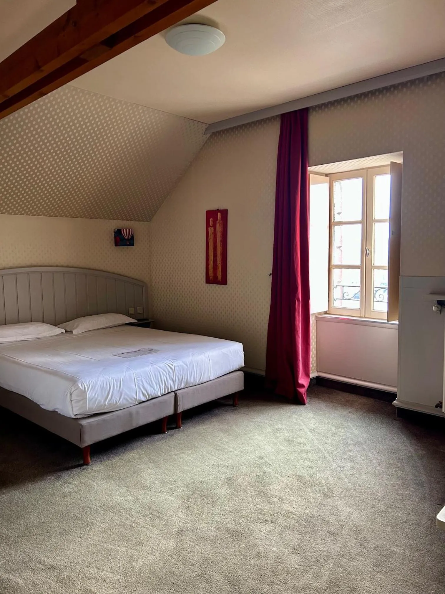 Bedroom, Bed in Cit'Hotel le Challonge