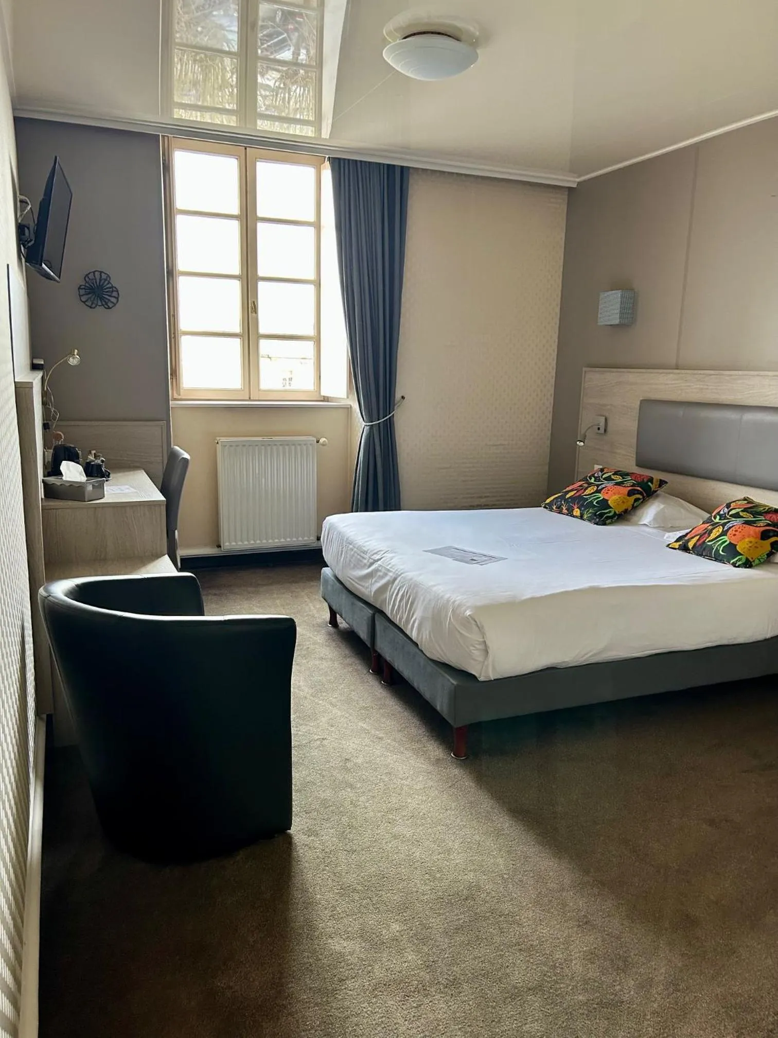 Bedroom, Bed in Cit'Hotel le Challonge