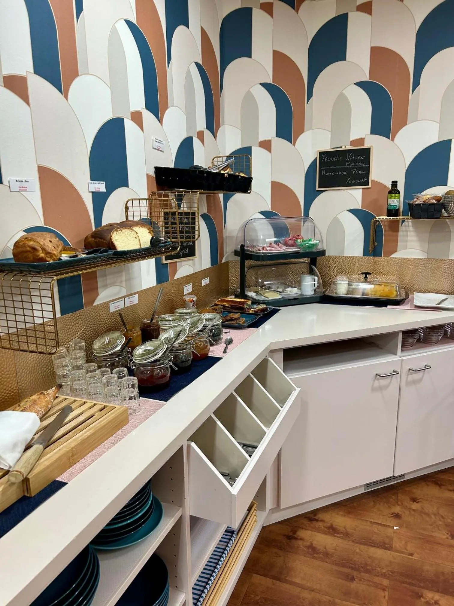 Breakfast in Cit'Hotel le Challonge