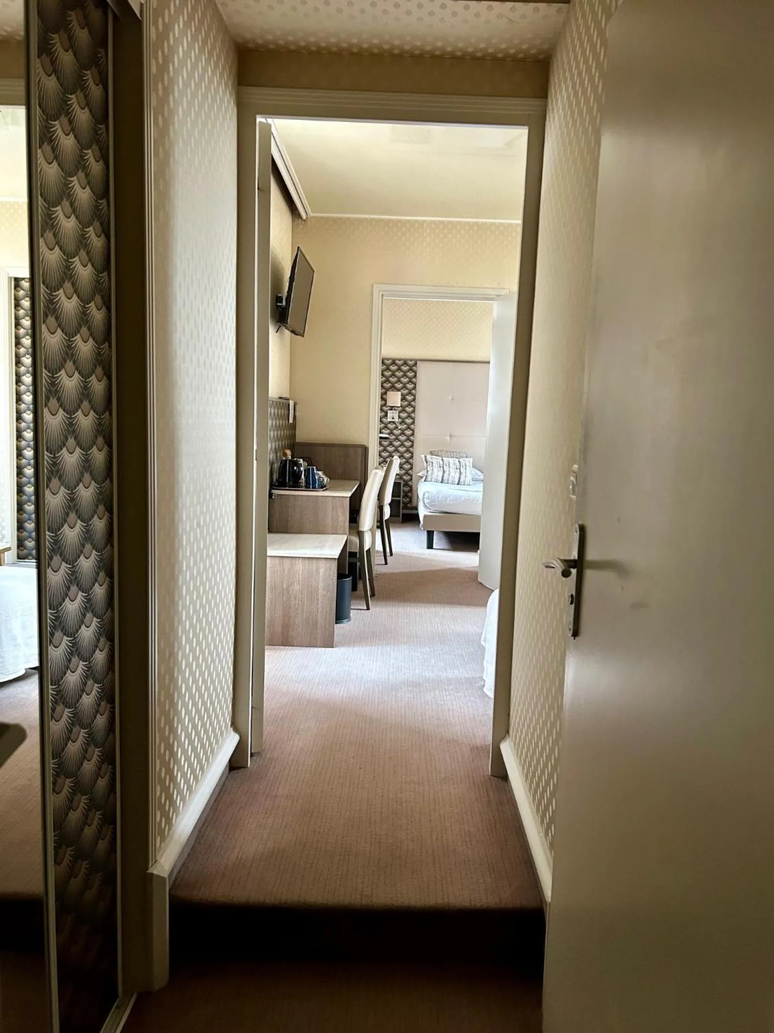 Bedroom, Bed in Cit'Hotel le Challonge