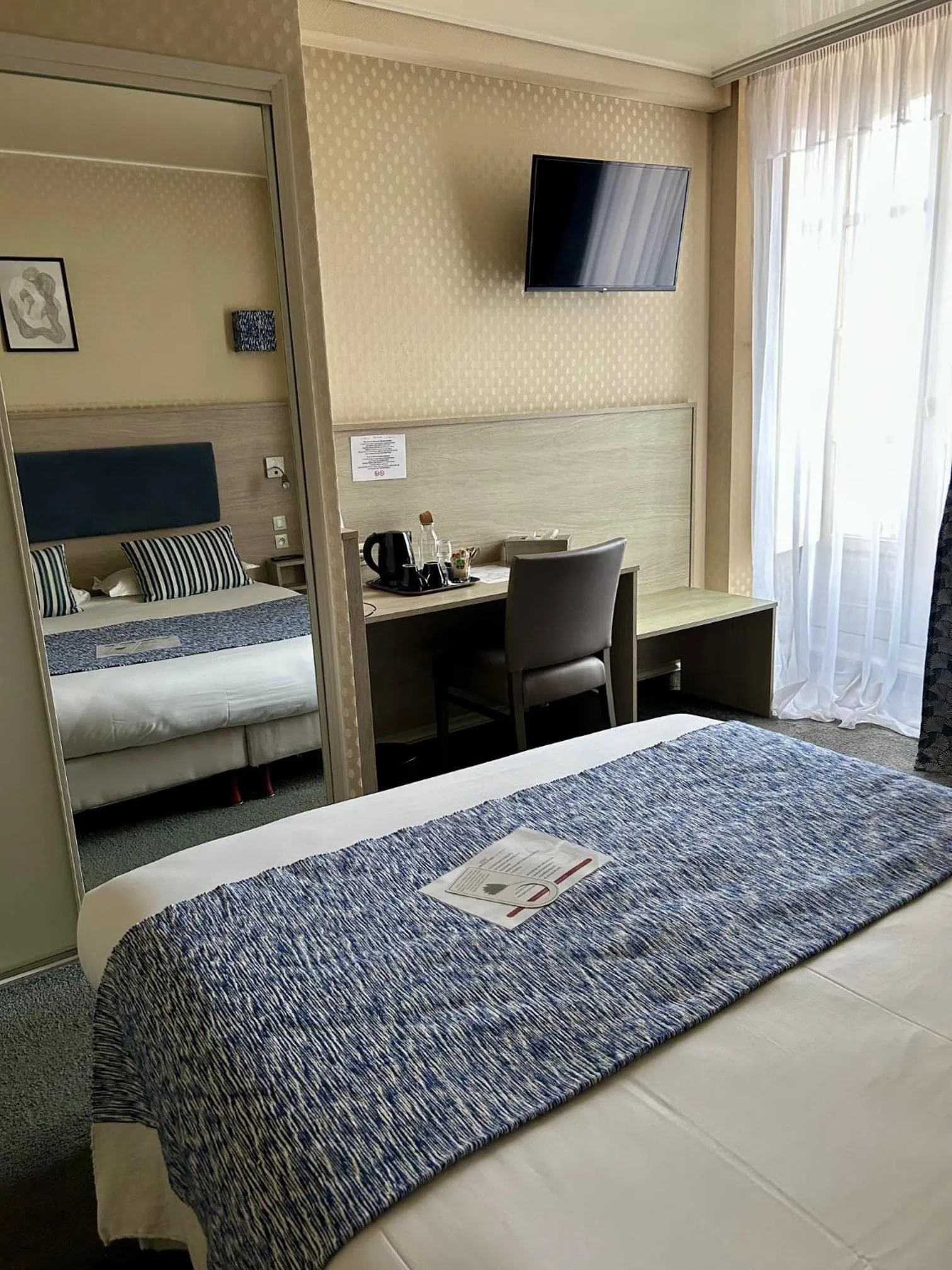 Bedroom, Bed in Cit'Hotel le Challonge