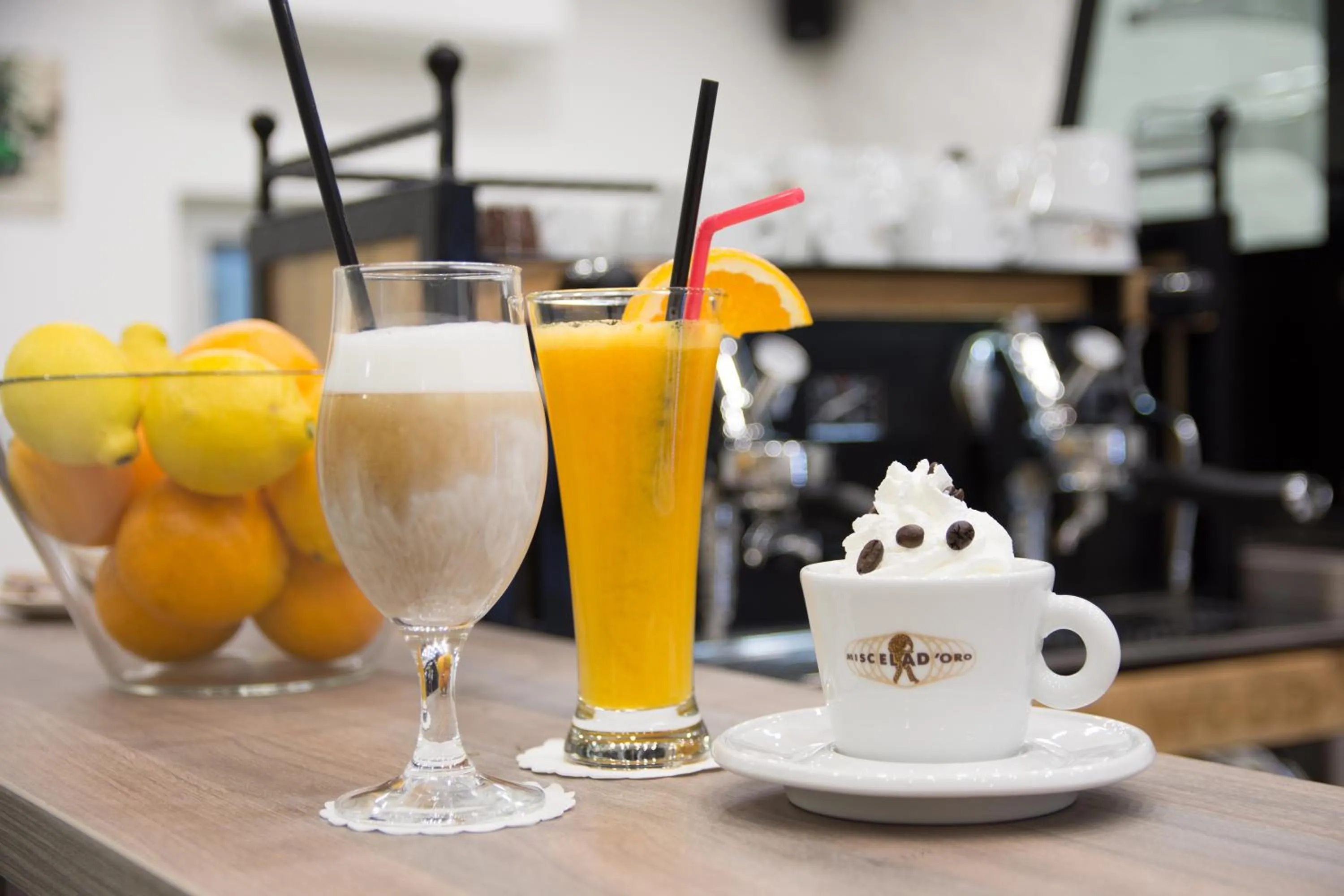 Lounge or bar in Omia