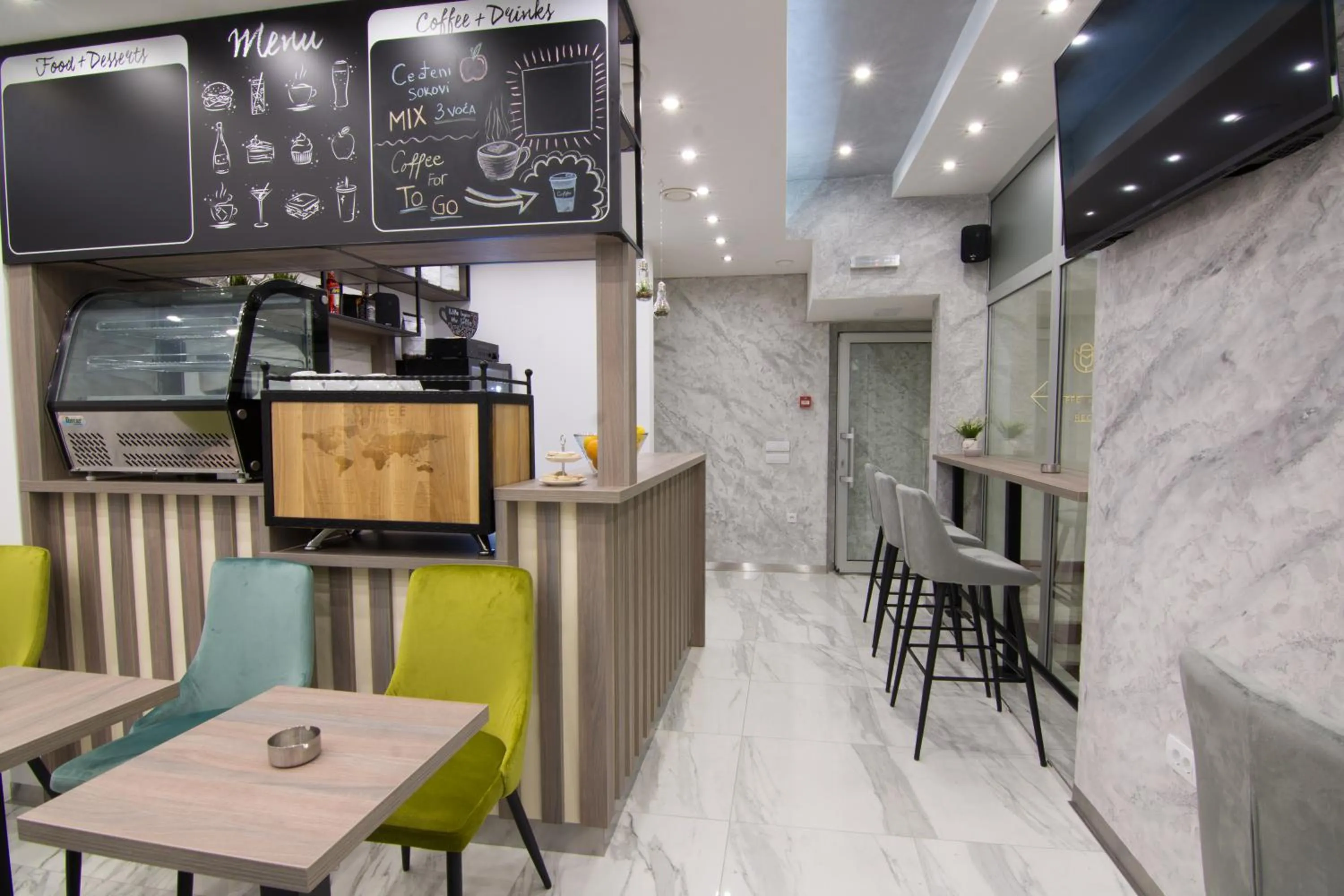 Lounge or bar in Omia