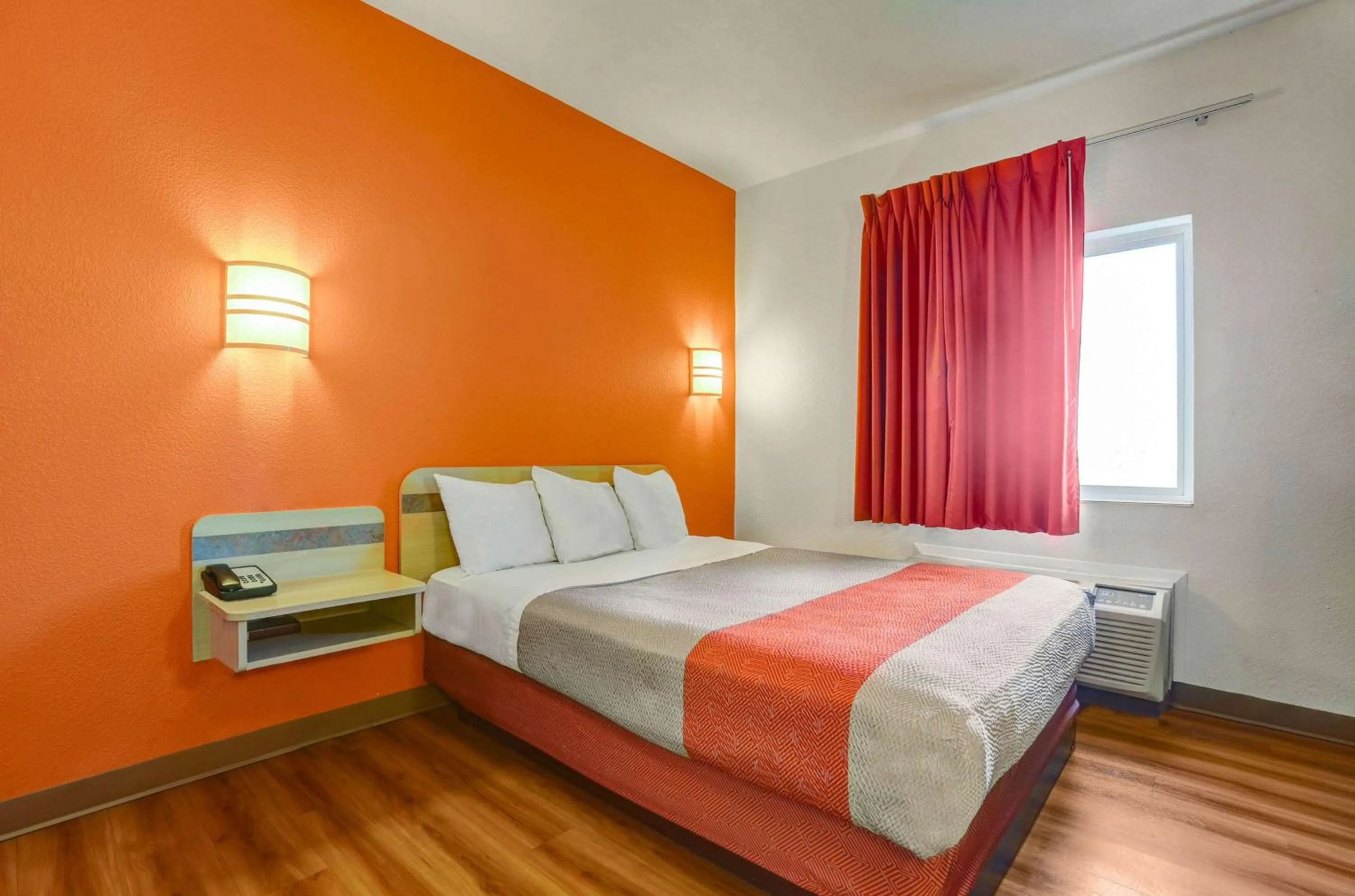 Photo of the whole room, Bed in Motel 6-Lemoore, CA