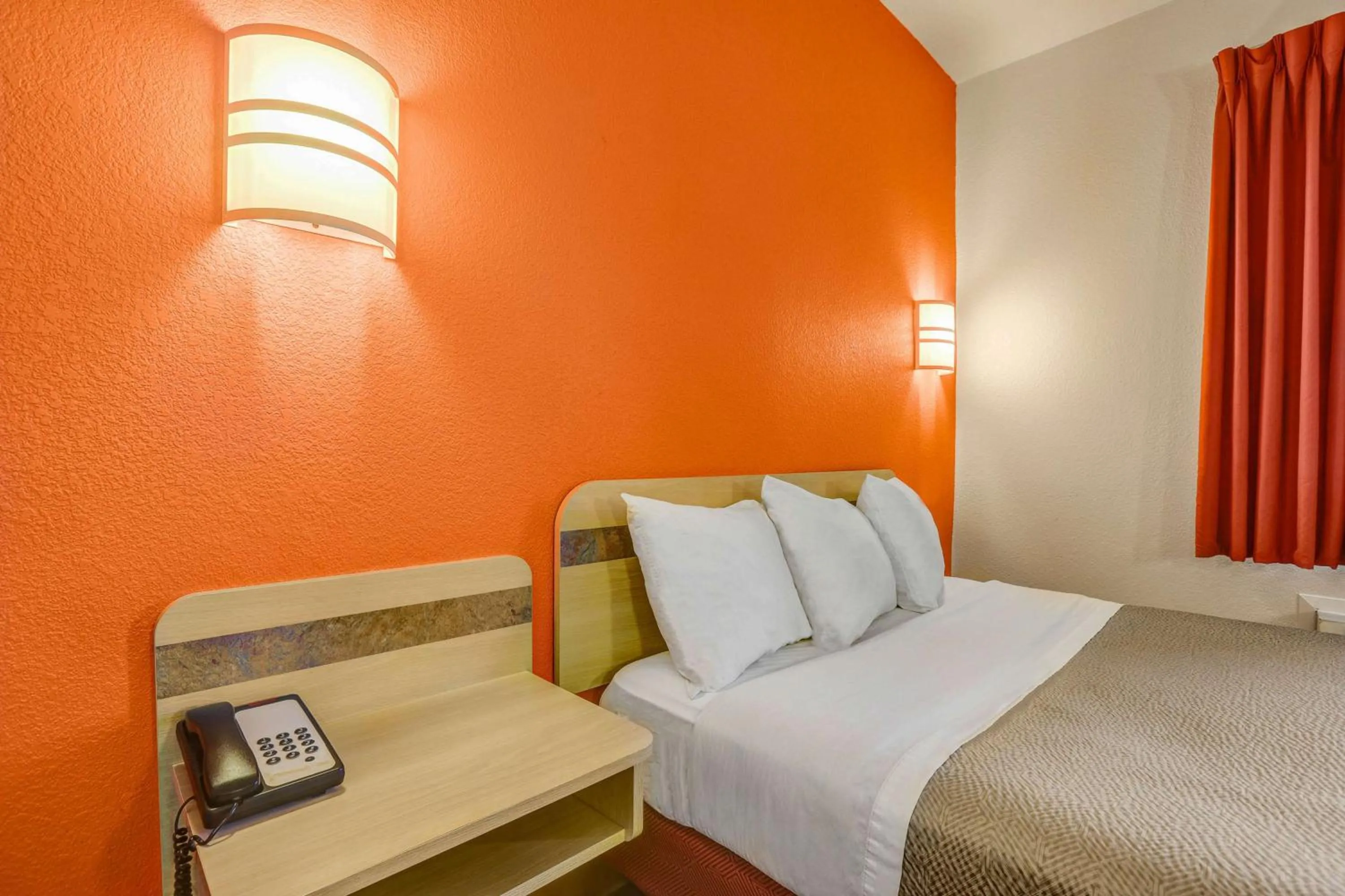 Photo of the whole room, Bed in Motel 6-Lemoore, CA