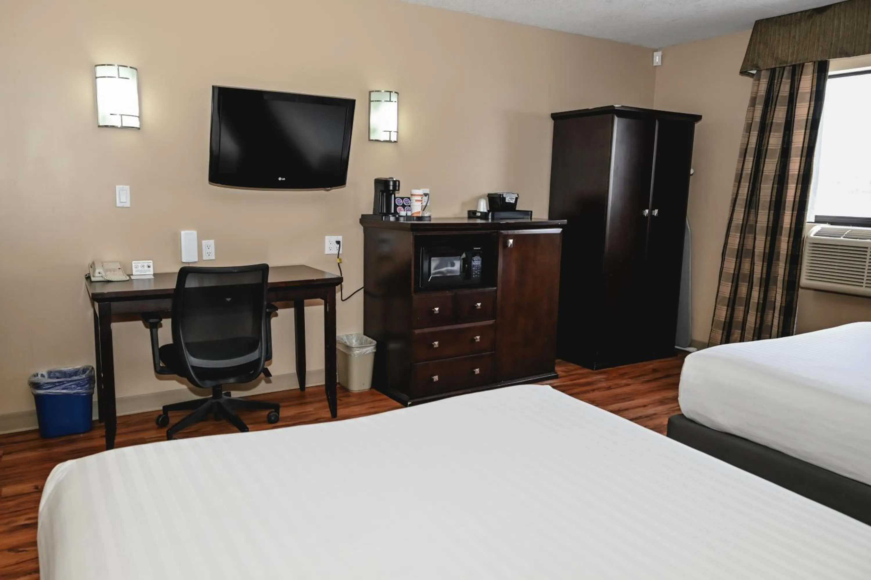 Bed in Quality Hotel & Conference Centre