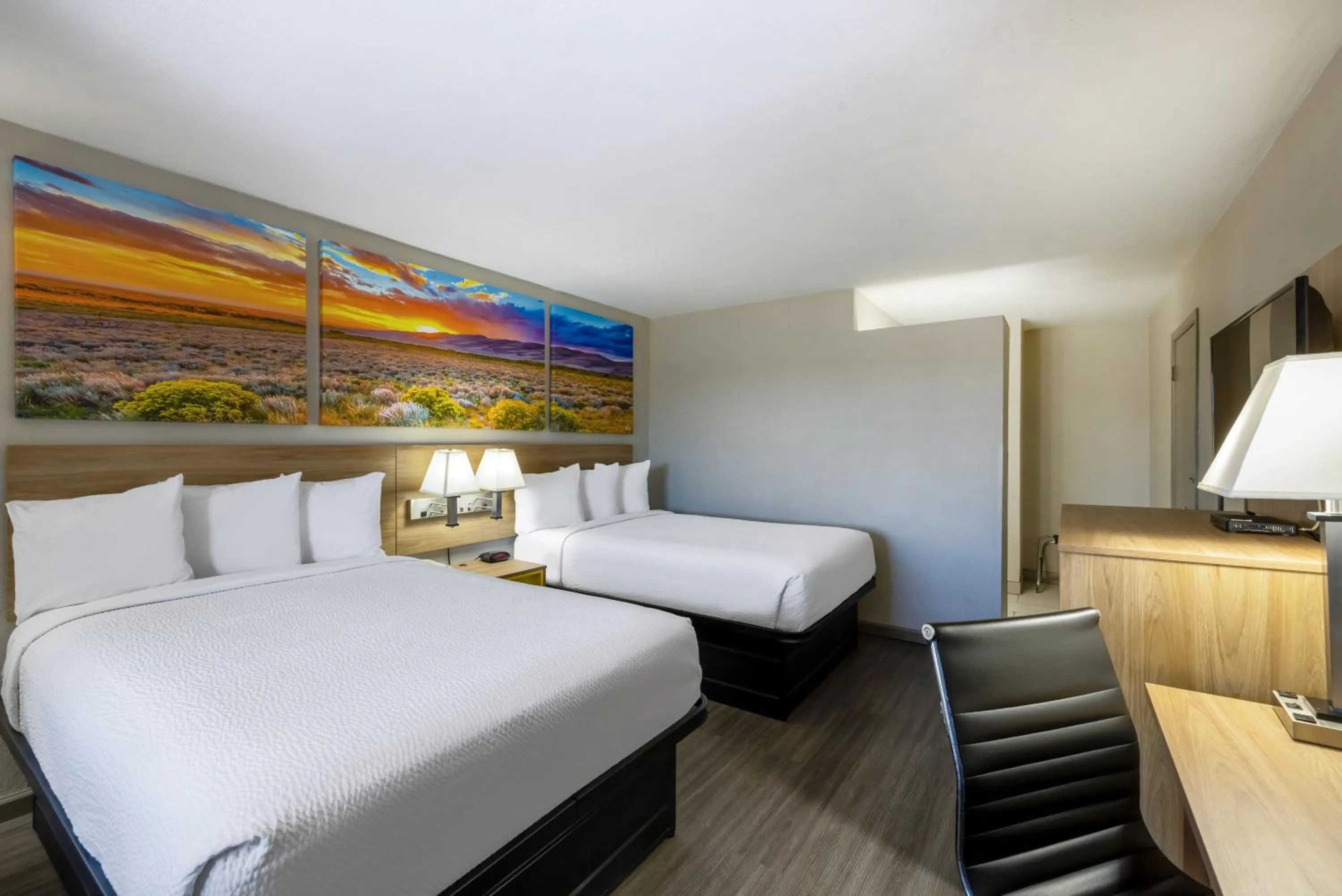 Bed in Days Inn by Wyndham Roswell