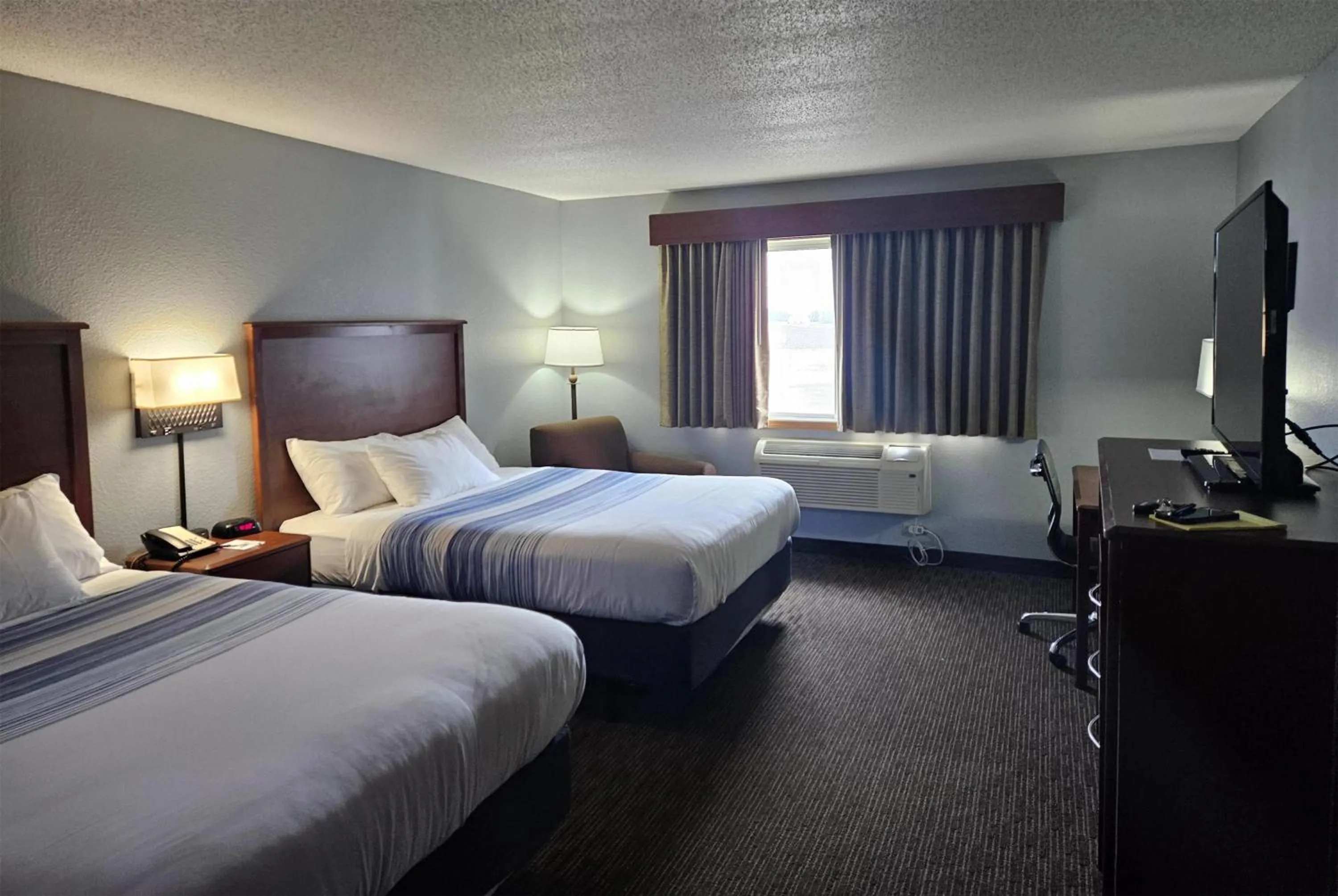 Photo of the whole room, Bed in AmericInn by Wyndham Marshall