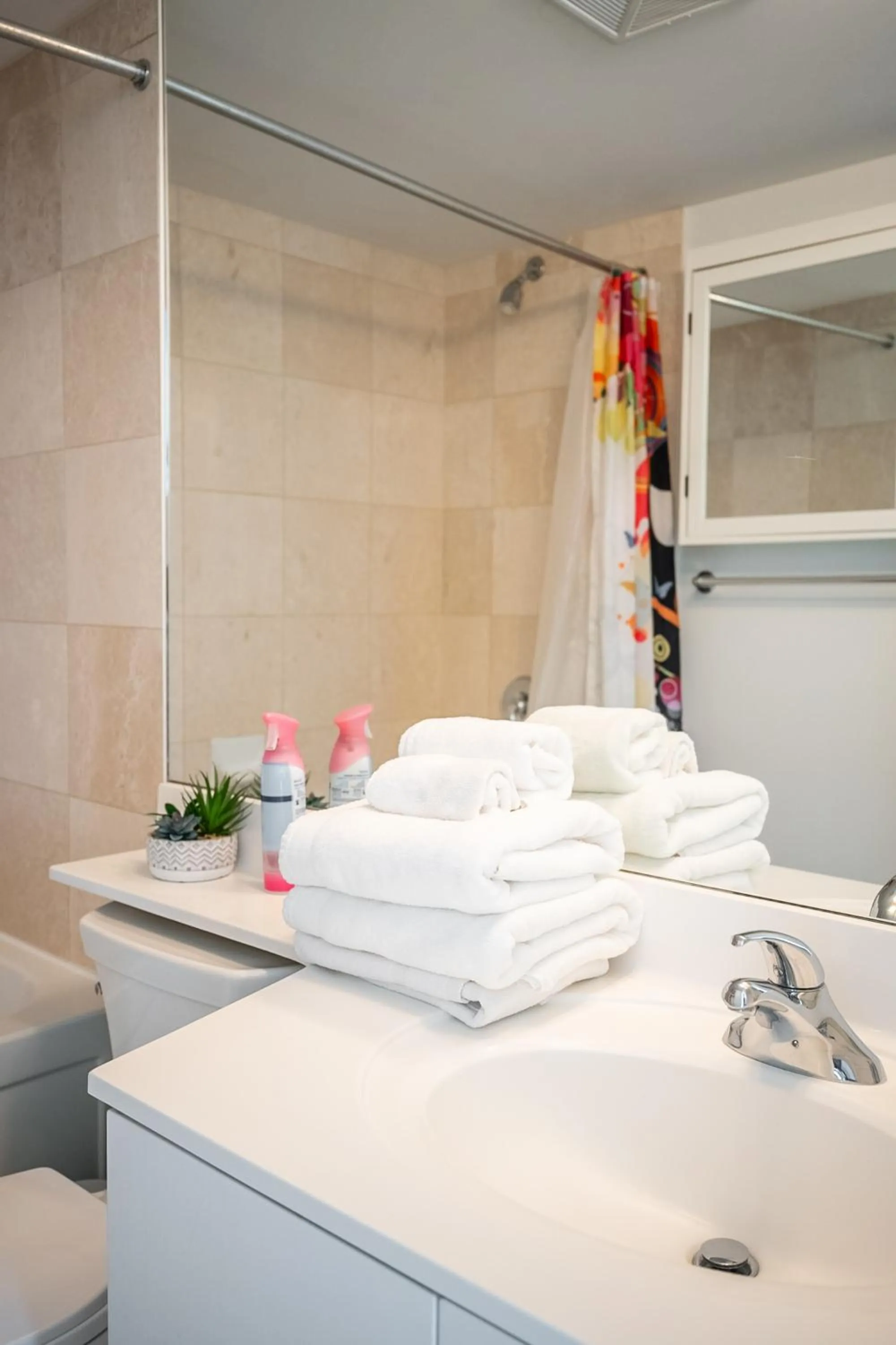 Bathroom, Bed in GLOBALSTAY Magnificent Condos in DT