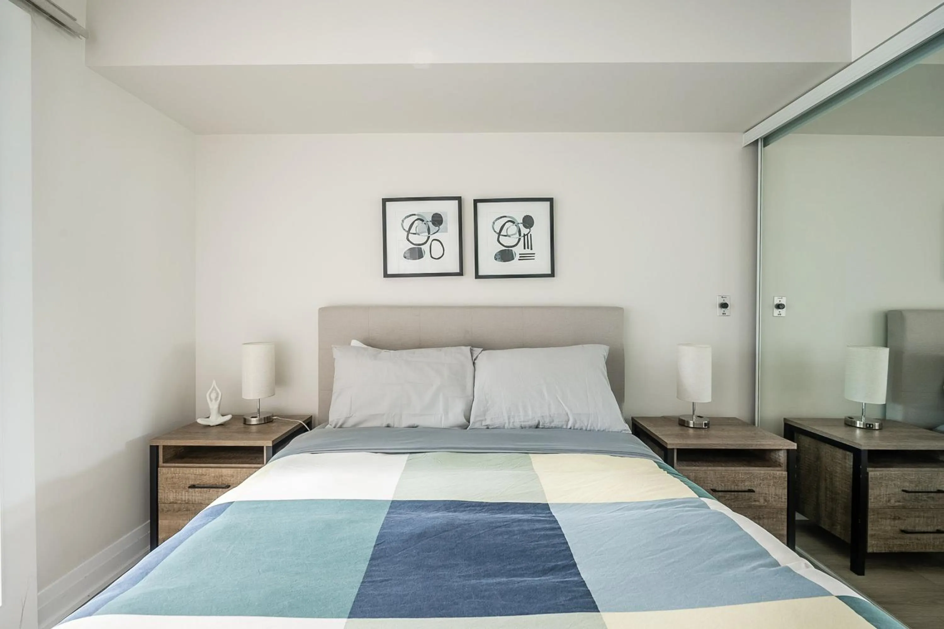 Bed in GLOBALSTAY Magnificent Condos in DT