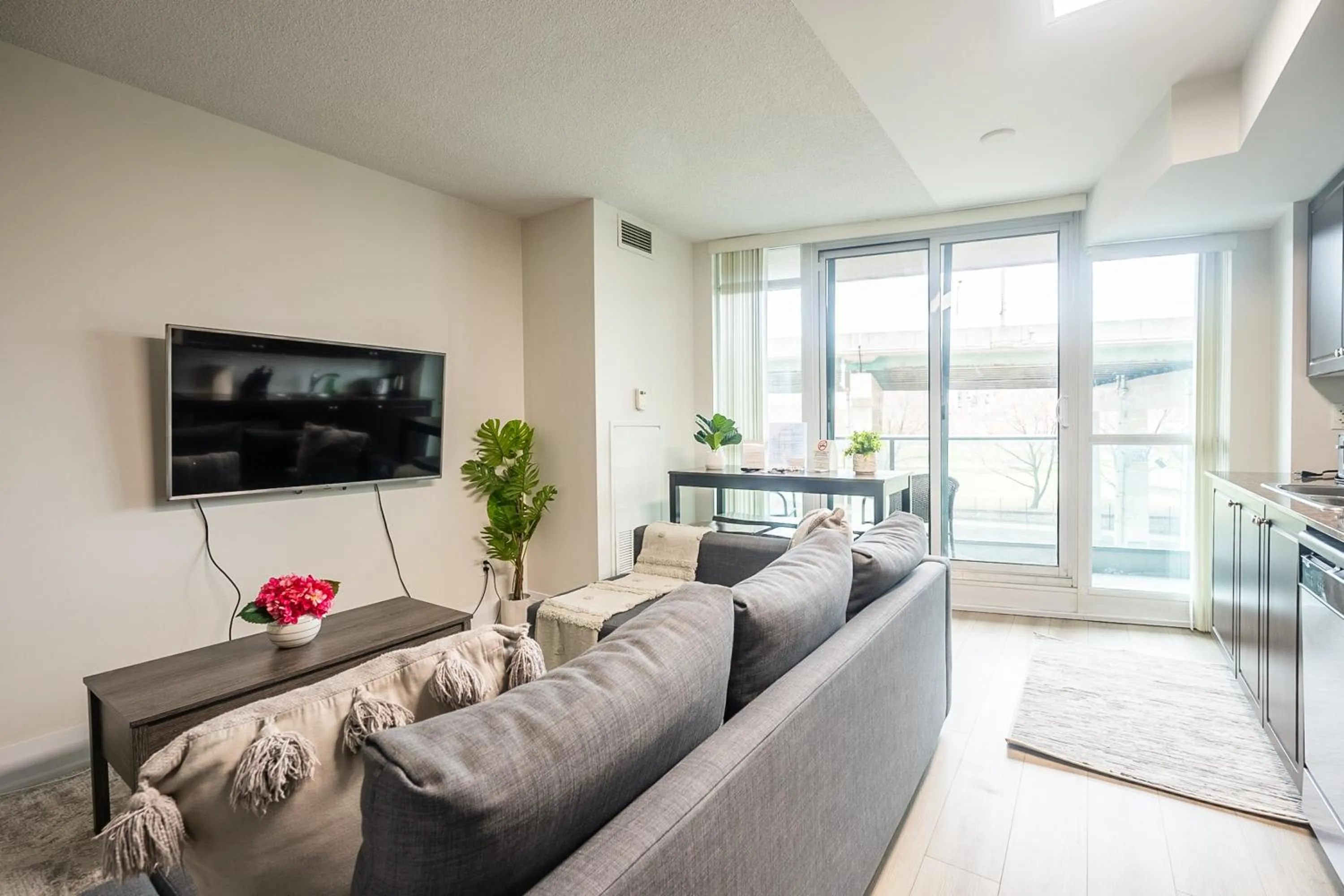 TV and multimedia in GLOBALSTAY Magnificent Condos in DT