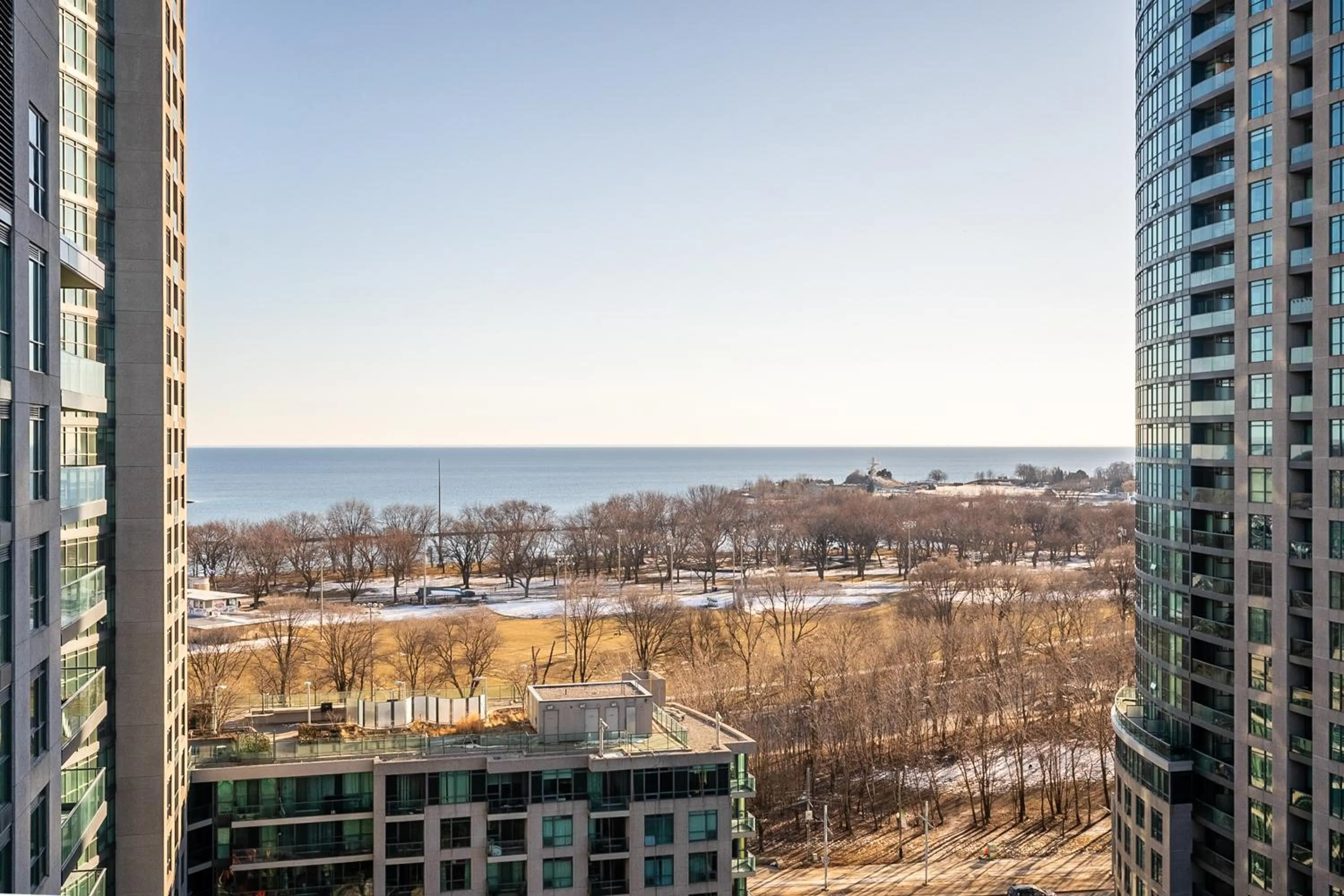 Lake view in GLOBALSTAY Magnificent Condos in DT