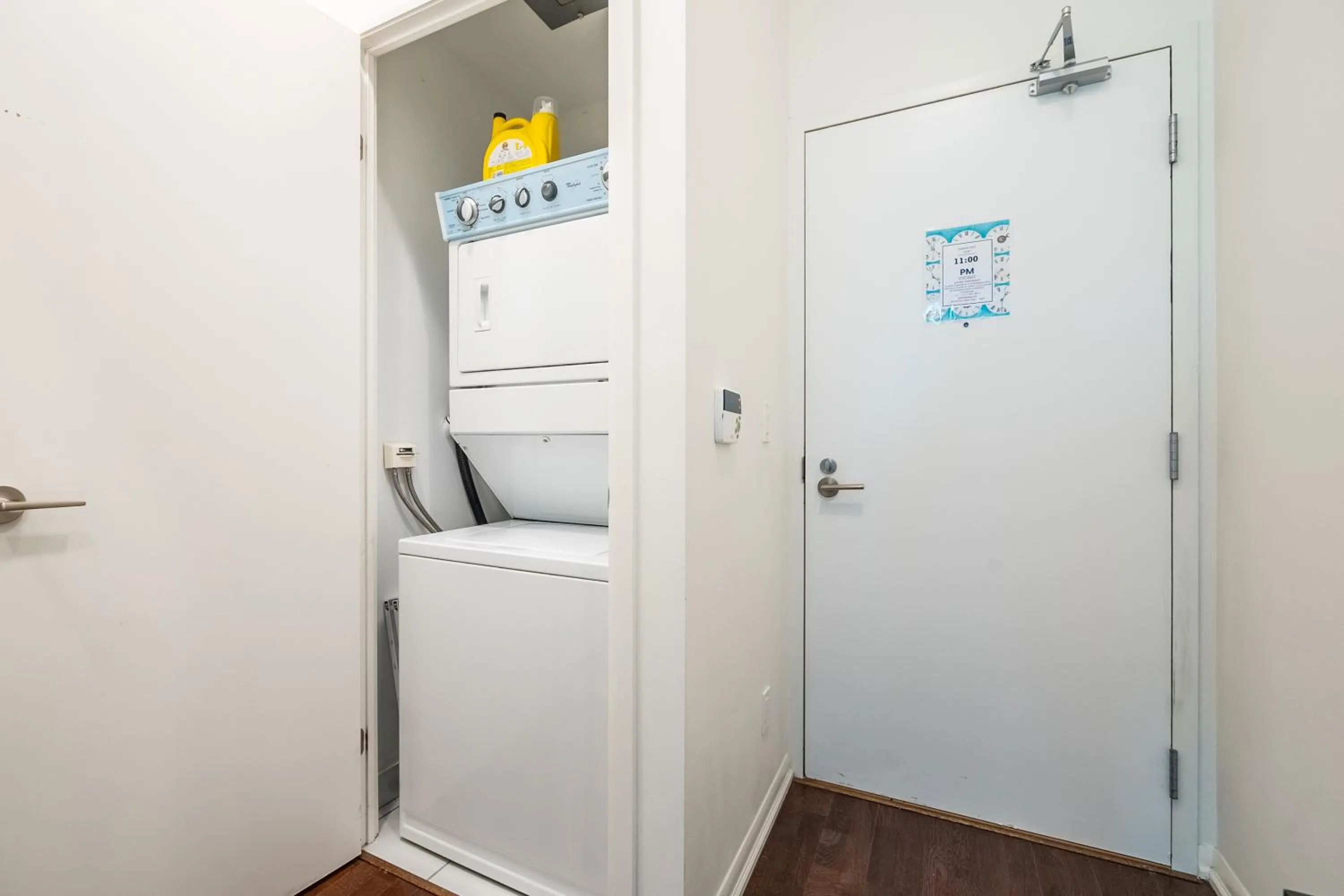 washing machine in GLOBALSTAY Magnificent Condos in DT