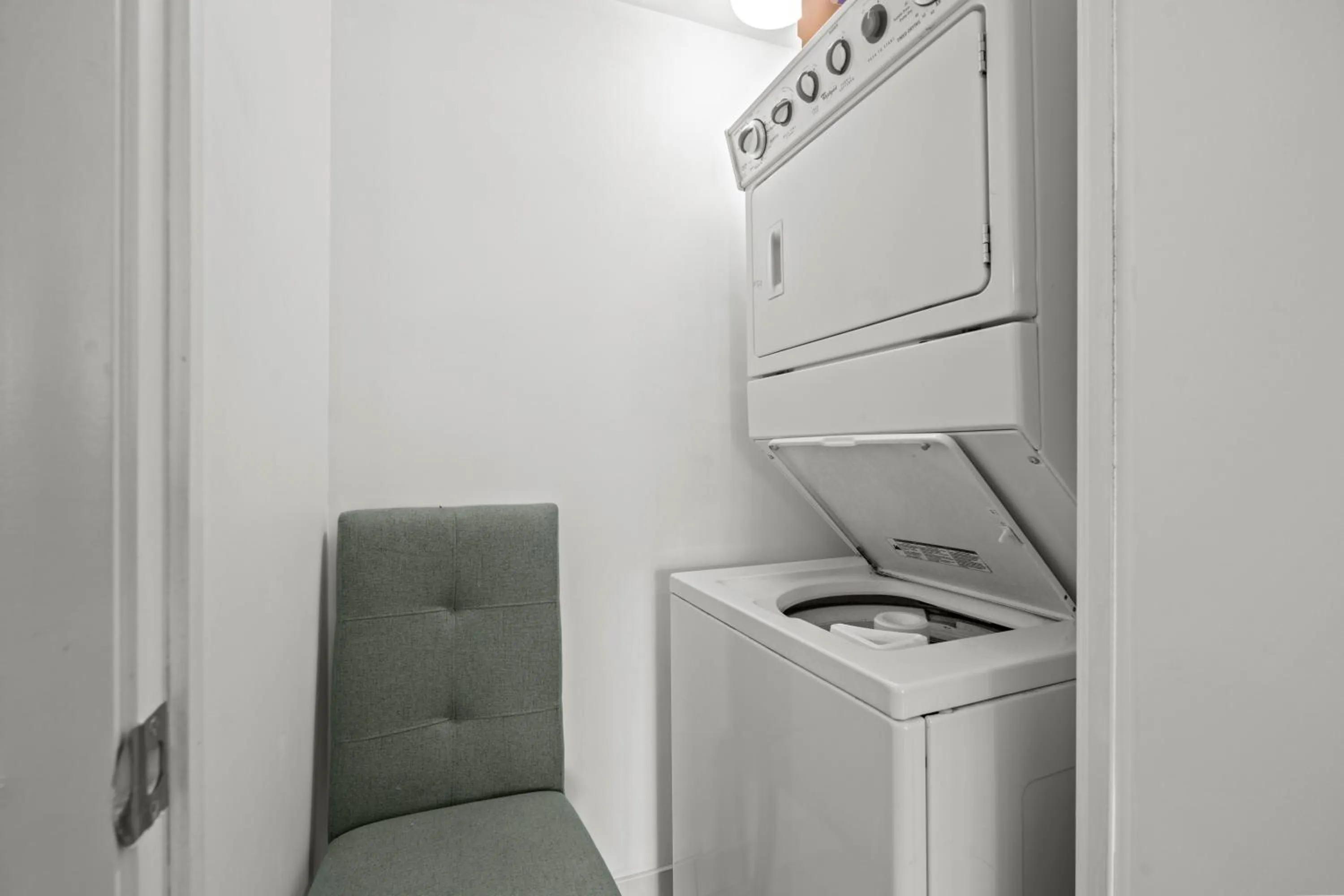 washing machine in GLOBALSTAY Magnificent Condos in DT