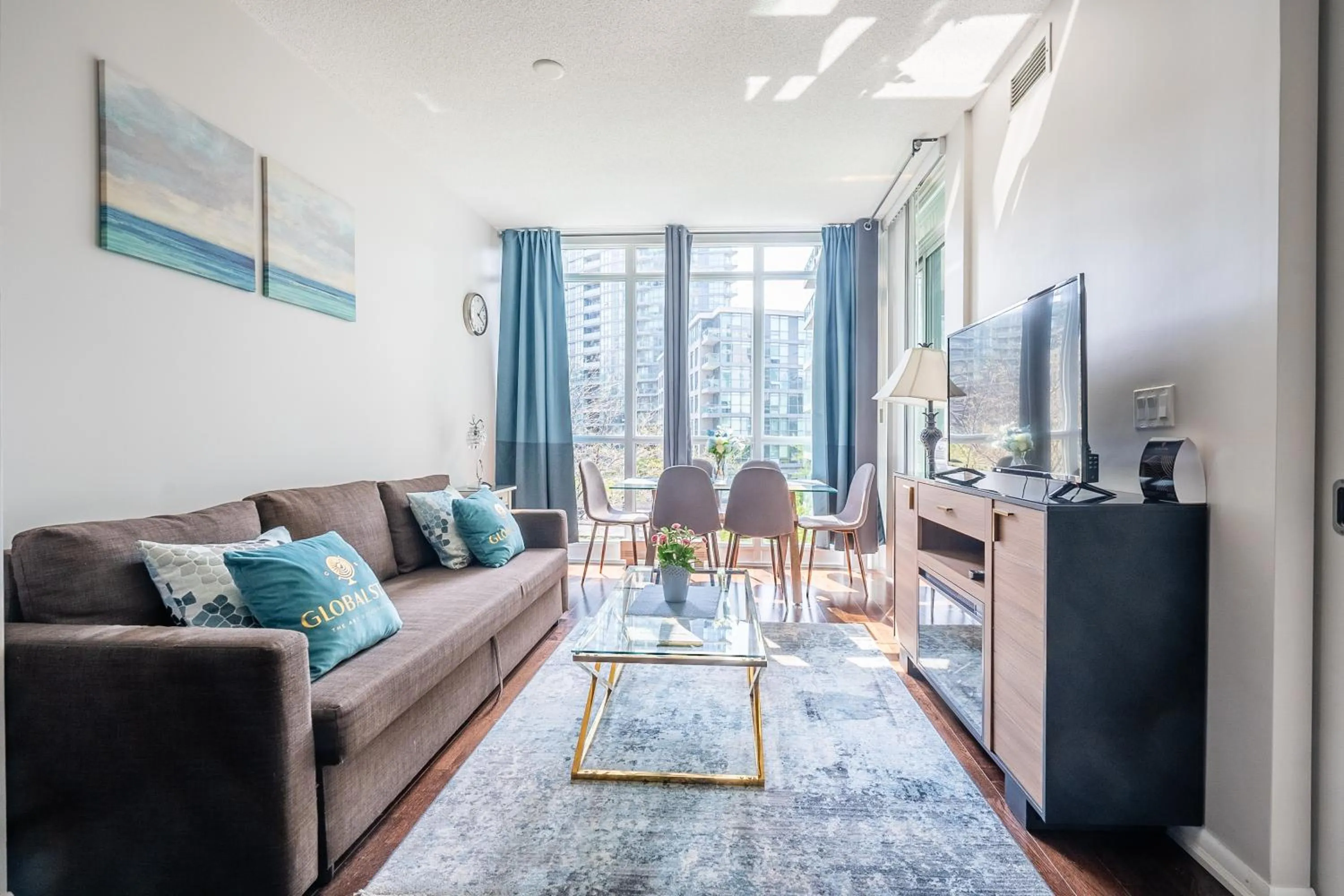 TV and multimedia in GLOBALSTAY Magnificent Condos in DT