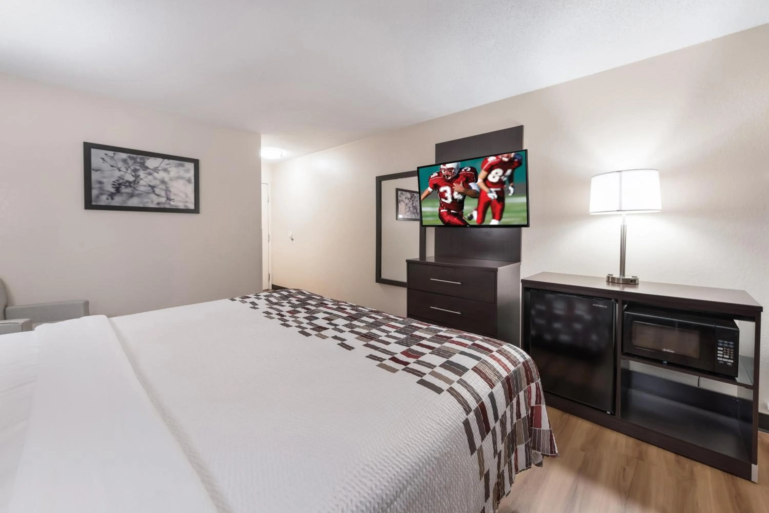 Bedroom, Bed in Red Roof Inn Findlay