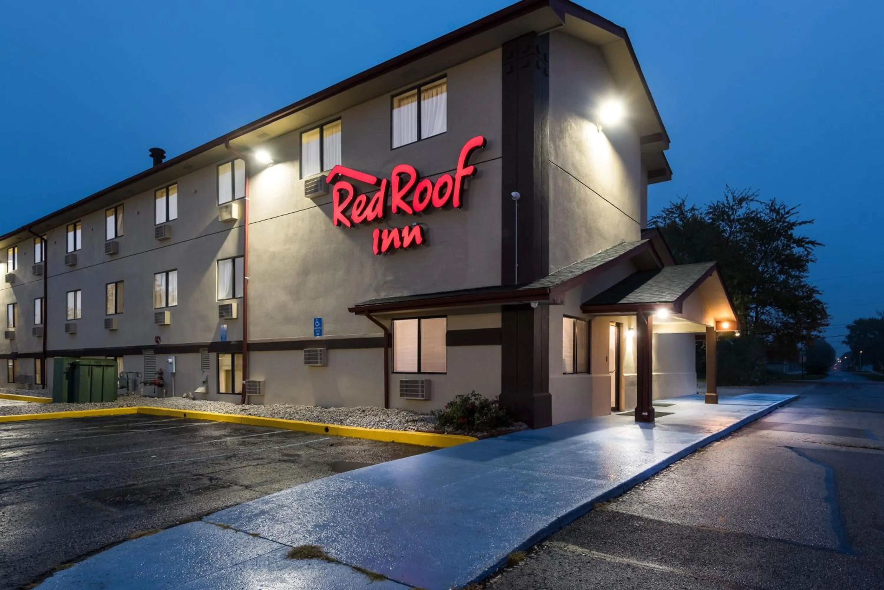 Property building in Red Roof Inn Findlay