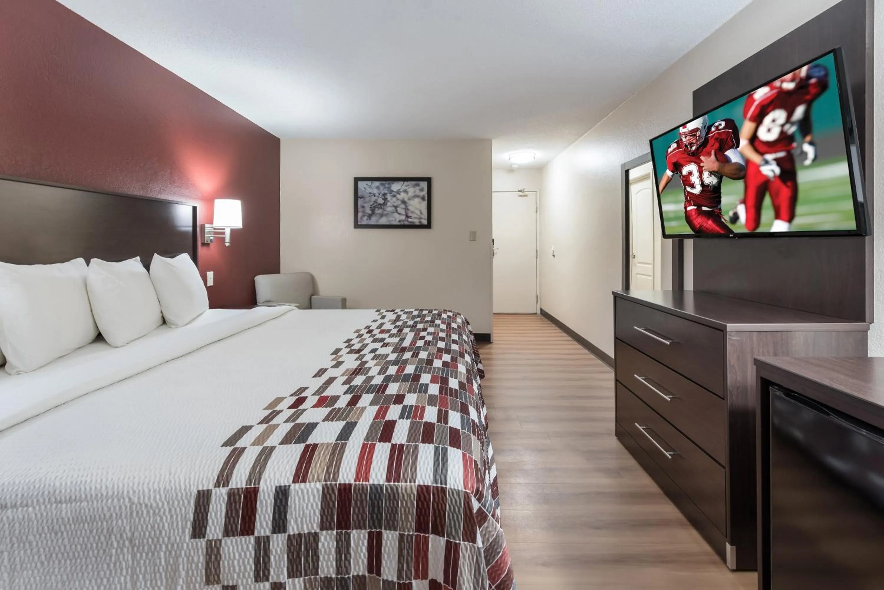 Bedroom, Bed in Red Roof Inn Findlay