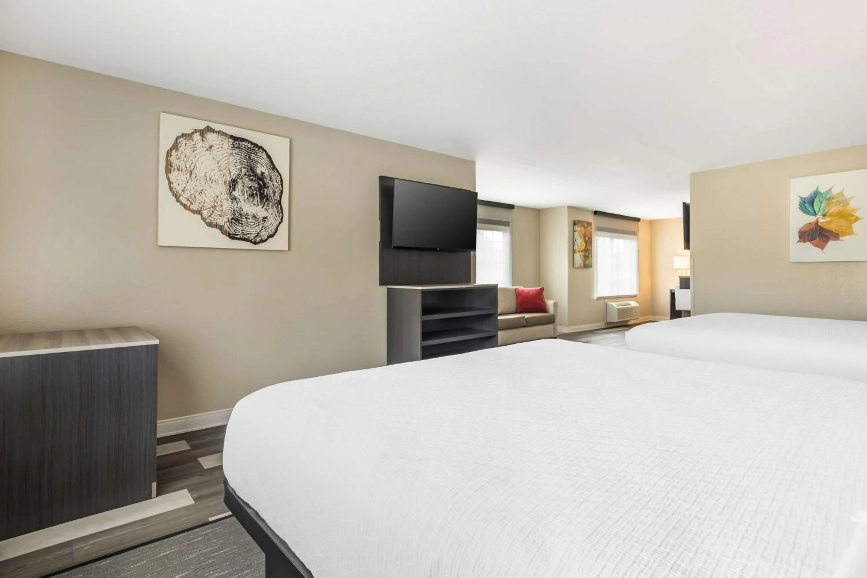 Photo of the whole room, Bed in Best Western Prime Inn & Suites