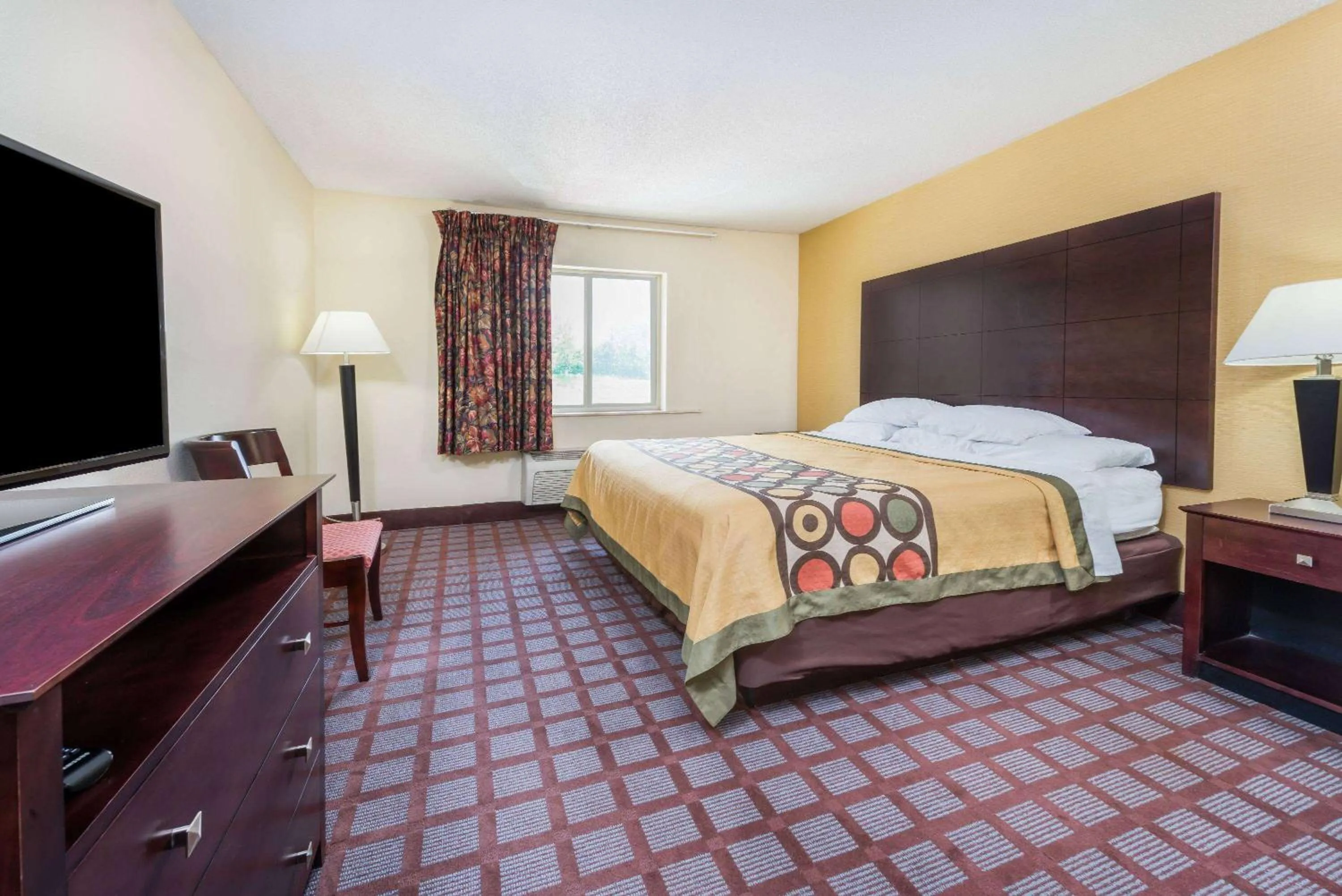 Photo of the whole room, Bed in Super 8 by Wyndham Bloomington University Area