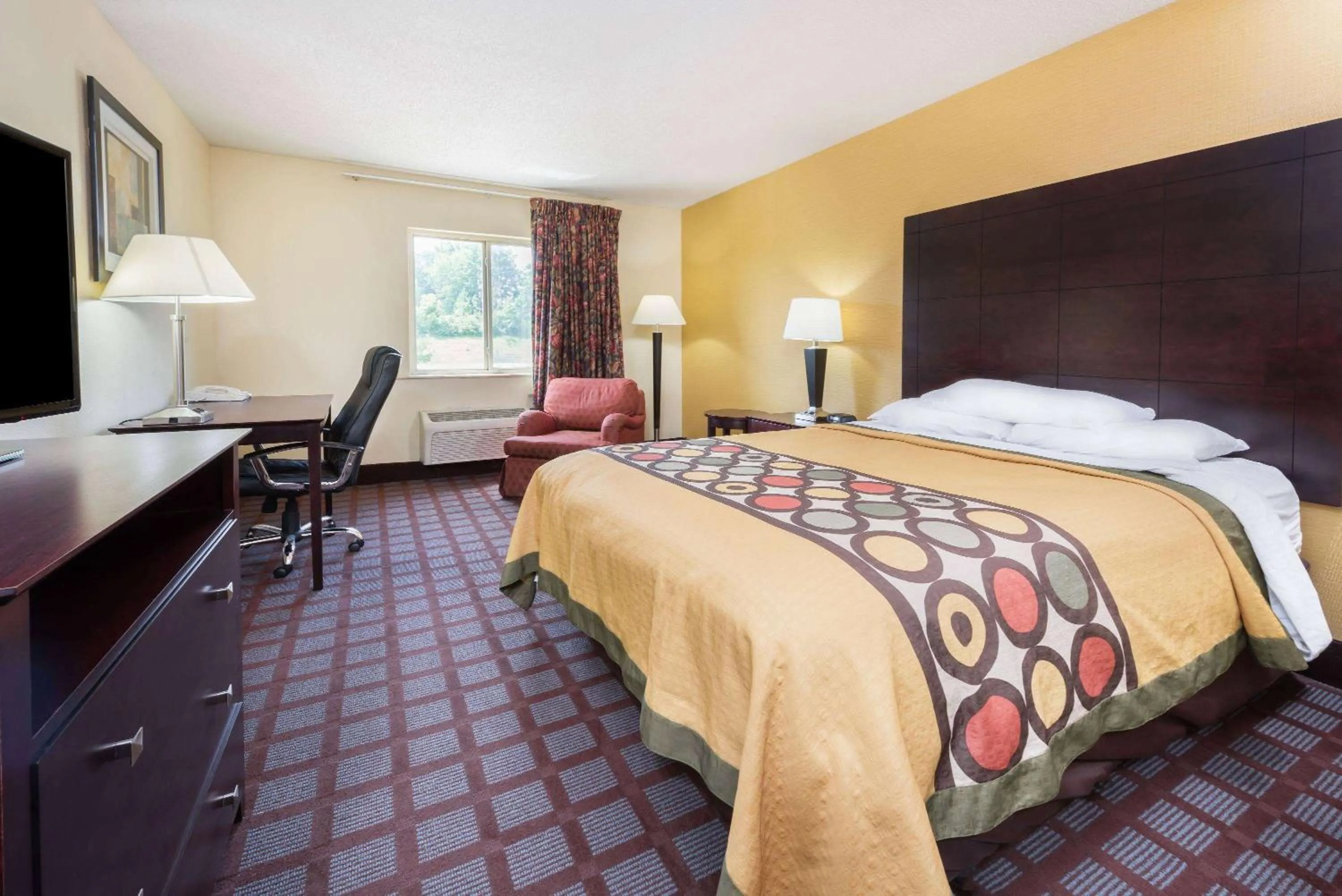 Photo of the whole room, Bed in Super 8 by Wyndham Bloomington University Area