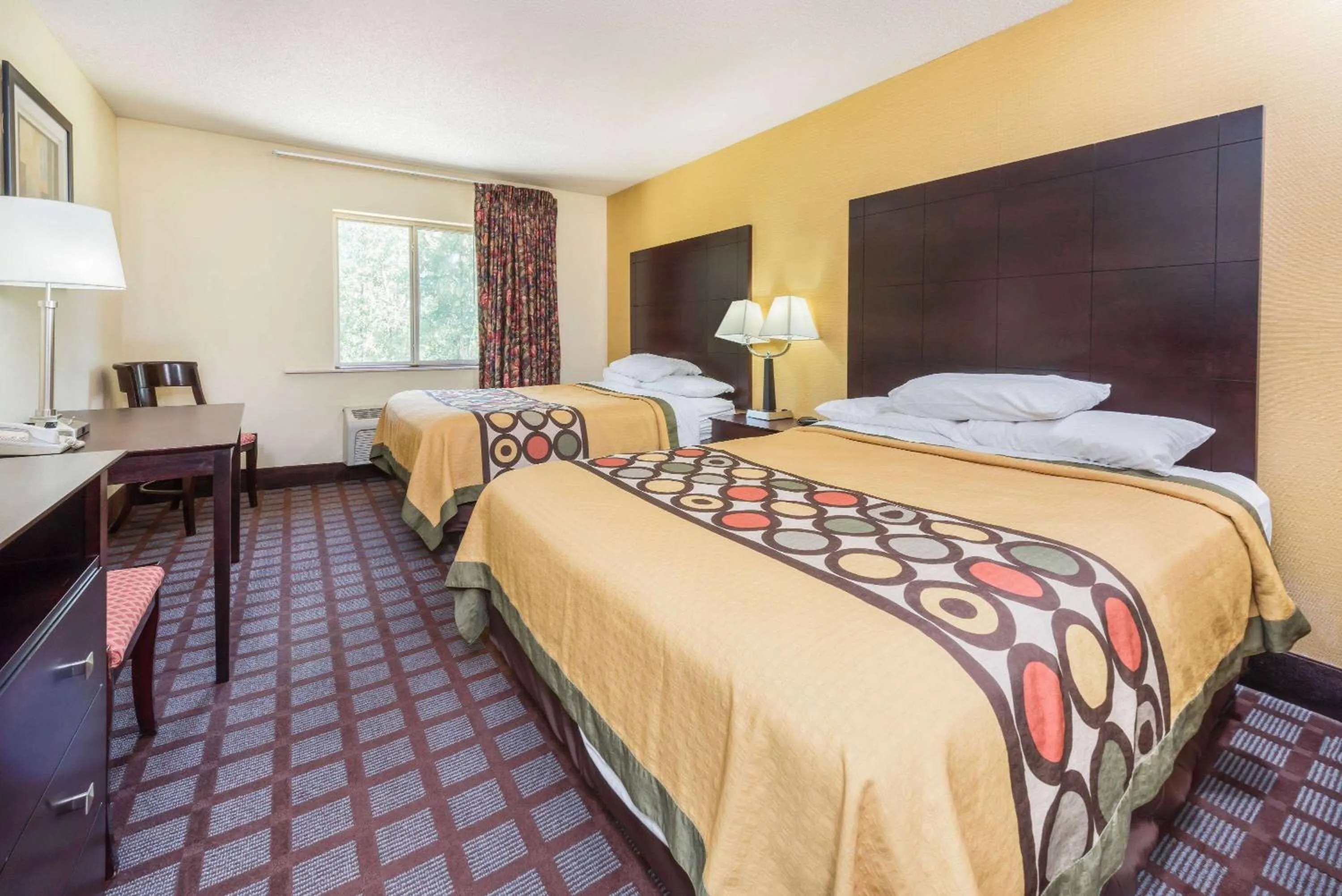 Photo of the whole room, Bed in Super 8 by Wyndham Bloomington University Area