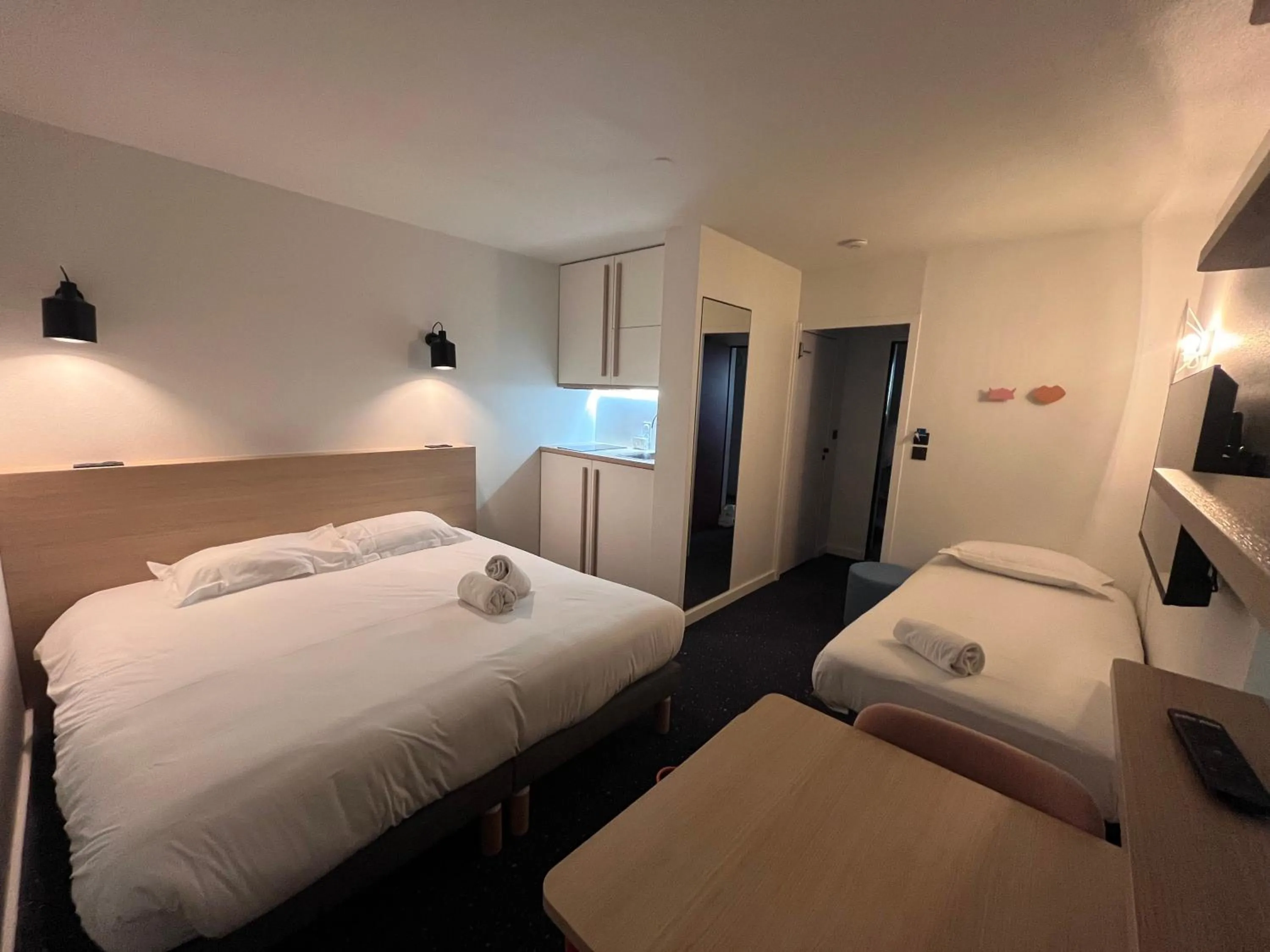 Photo of the whole room, Bed in Hôtel et Résidence Les Lauréades Clermont-Ferrand Centre Jaude