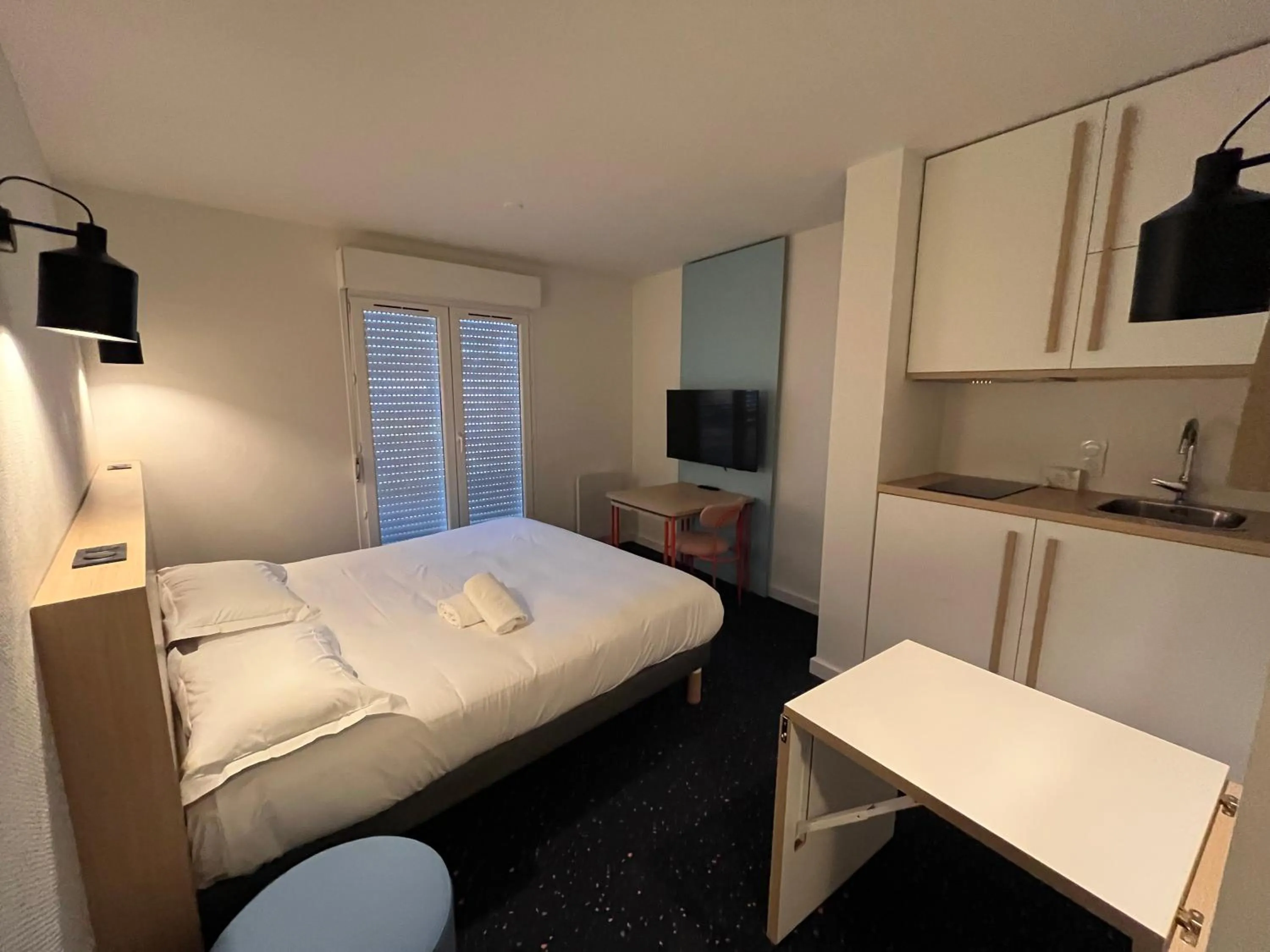 Photo of the whole room, Bed in Hôtel et Résidence Les Lauréades Clermont-Ferrand Centre Jaude