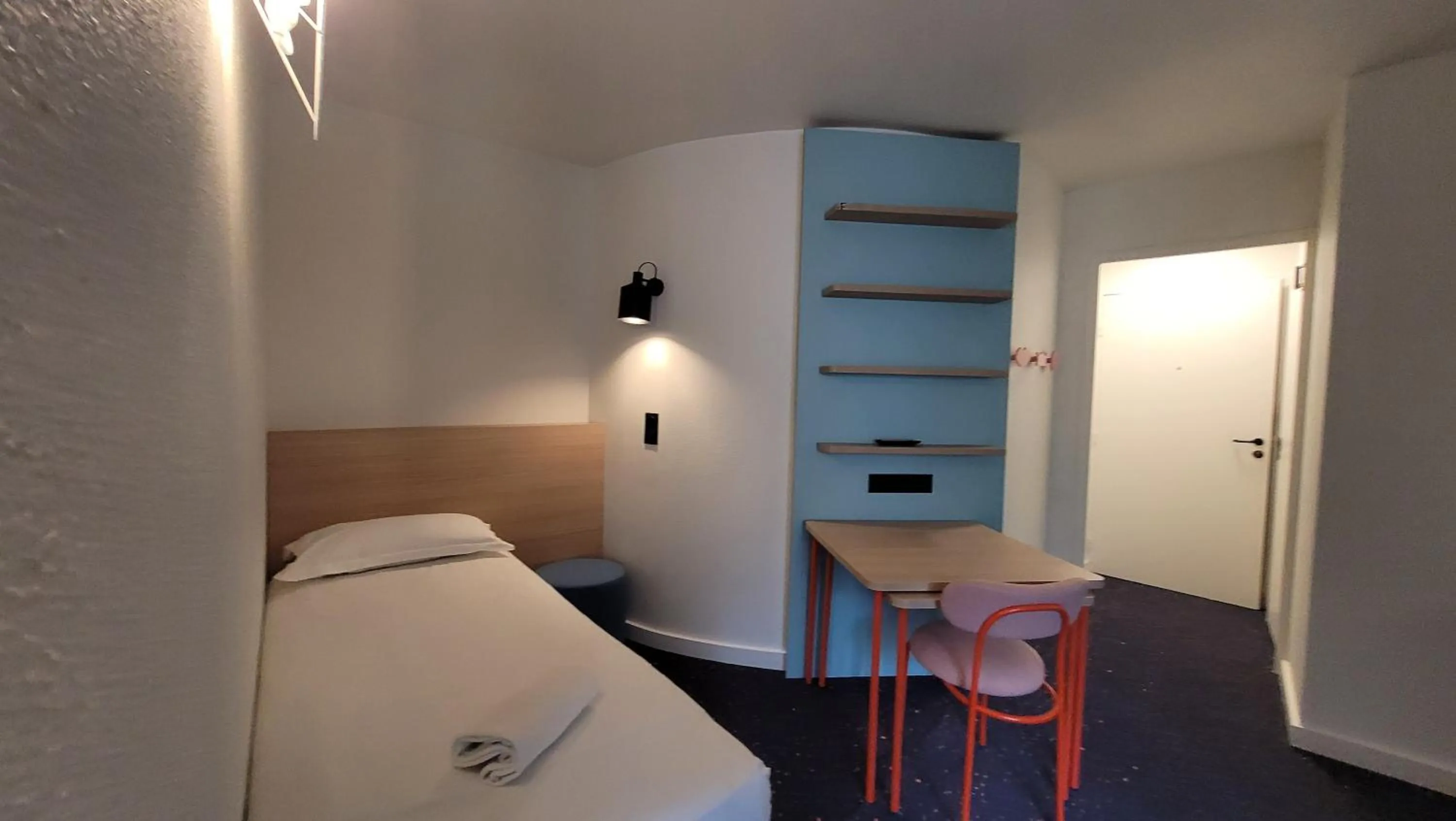 Bed in Hôtel et Résidence Les Lauréades Clermont-Ferrand Centre Jaude