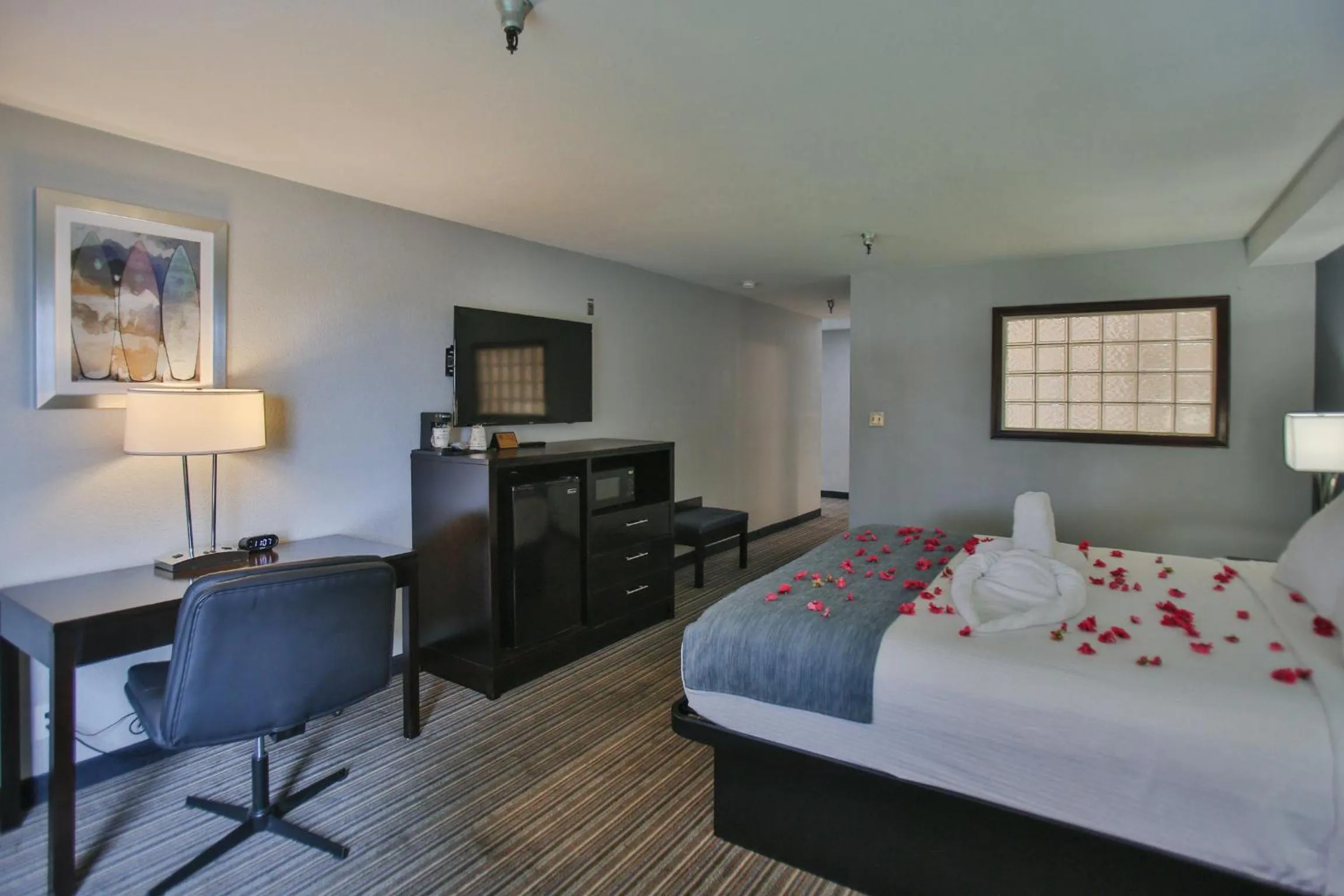 Bedroom, Bed in Best Western Surf City