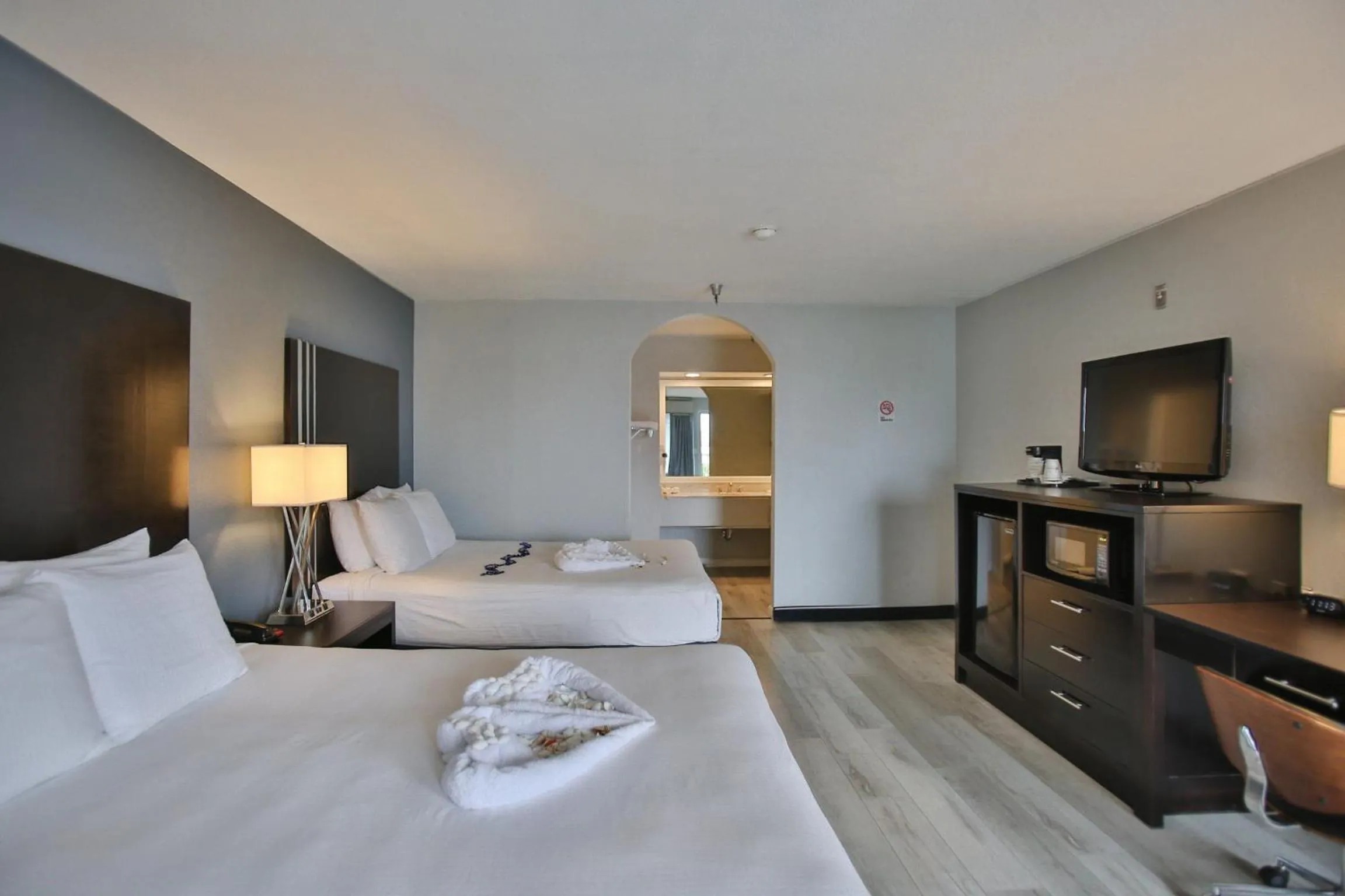 Bed in Best Western Surf City