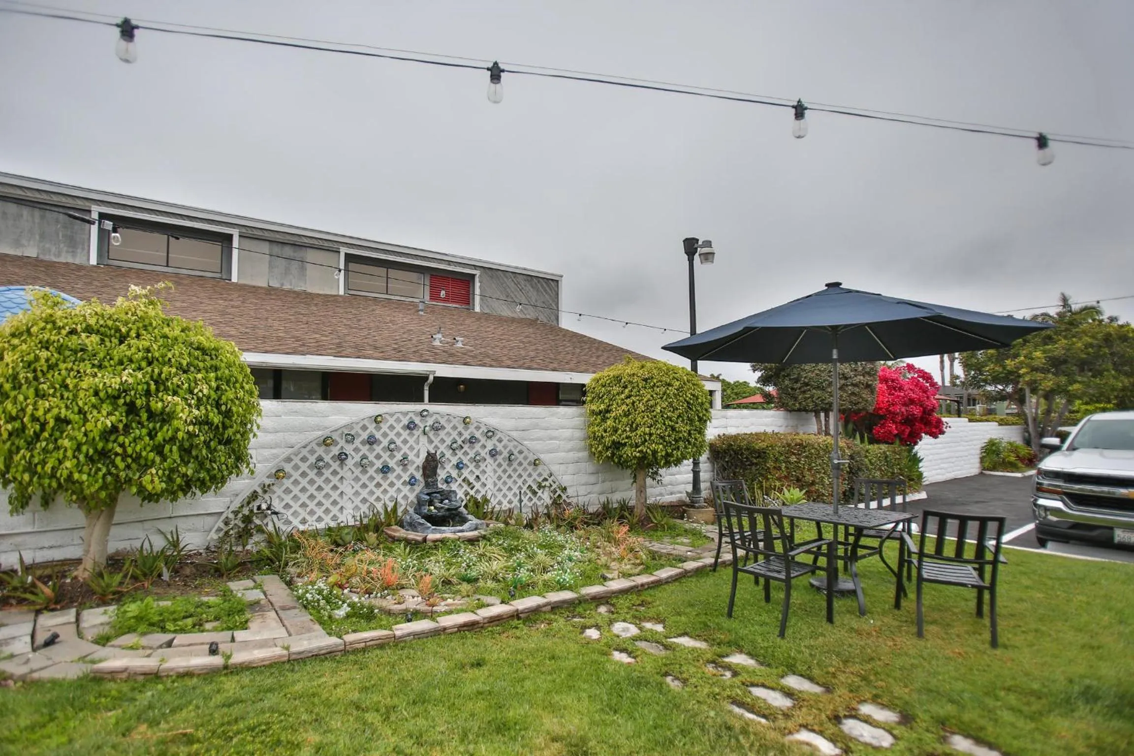 Property building in Best Western Surf City