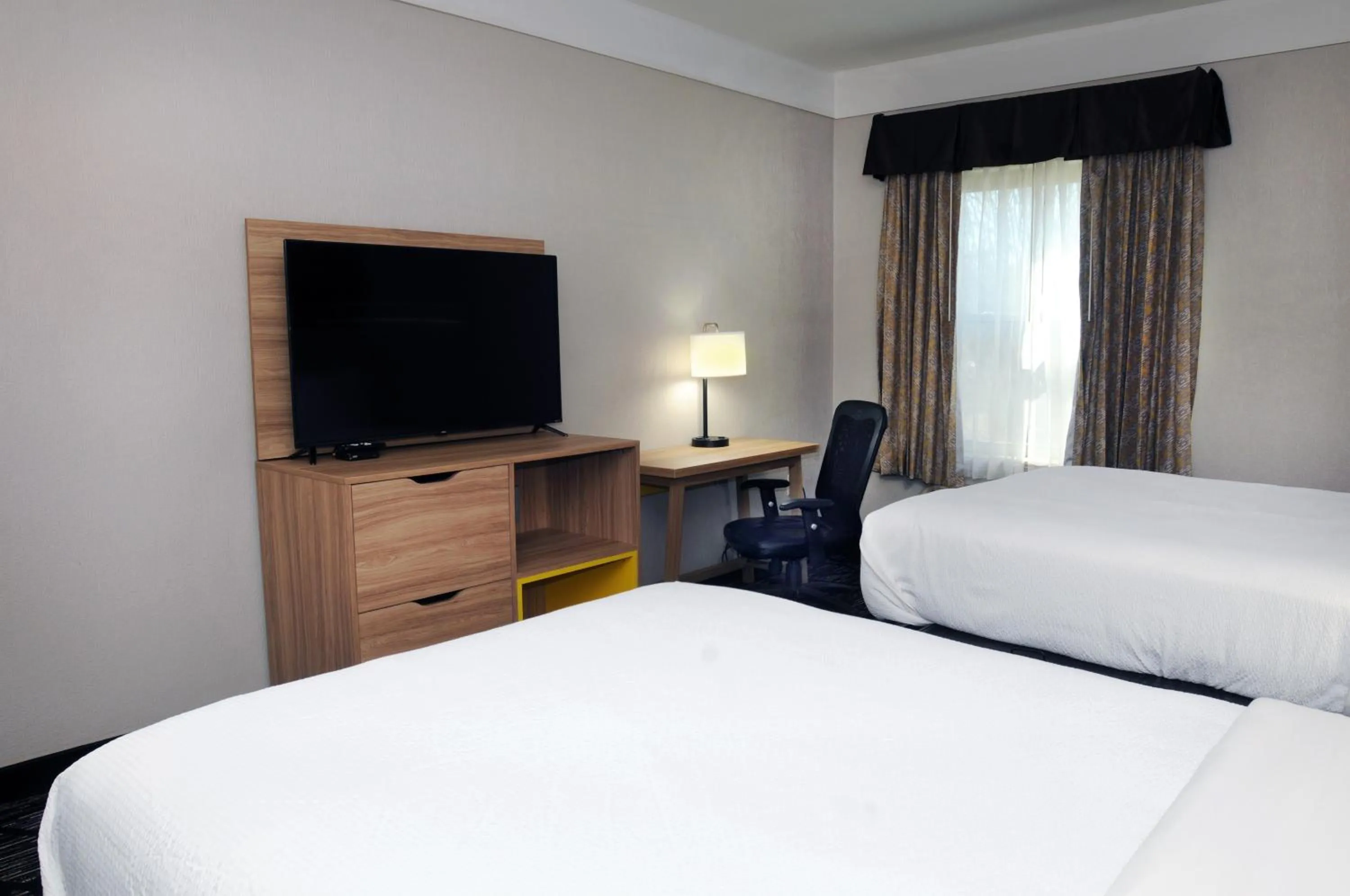 Bed in Days Inn by Wyndham Denham Springs-Baton Rouge East