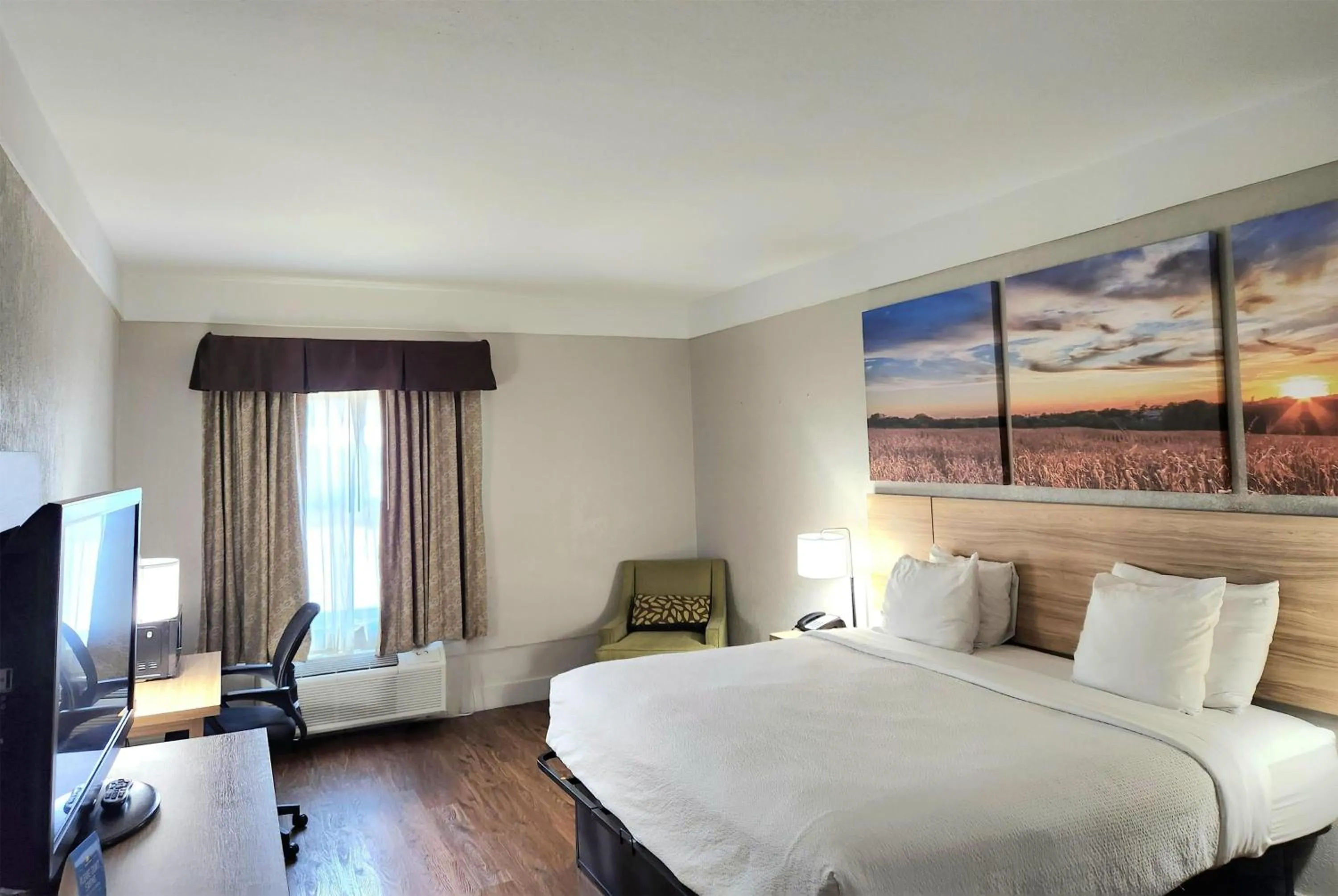 Photo of the whole room, Bed in Days Inn by Wyndham Denham Springs-Baton Rouge East