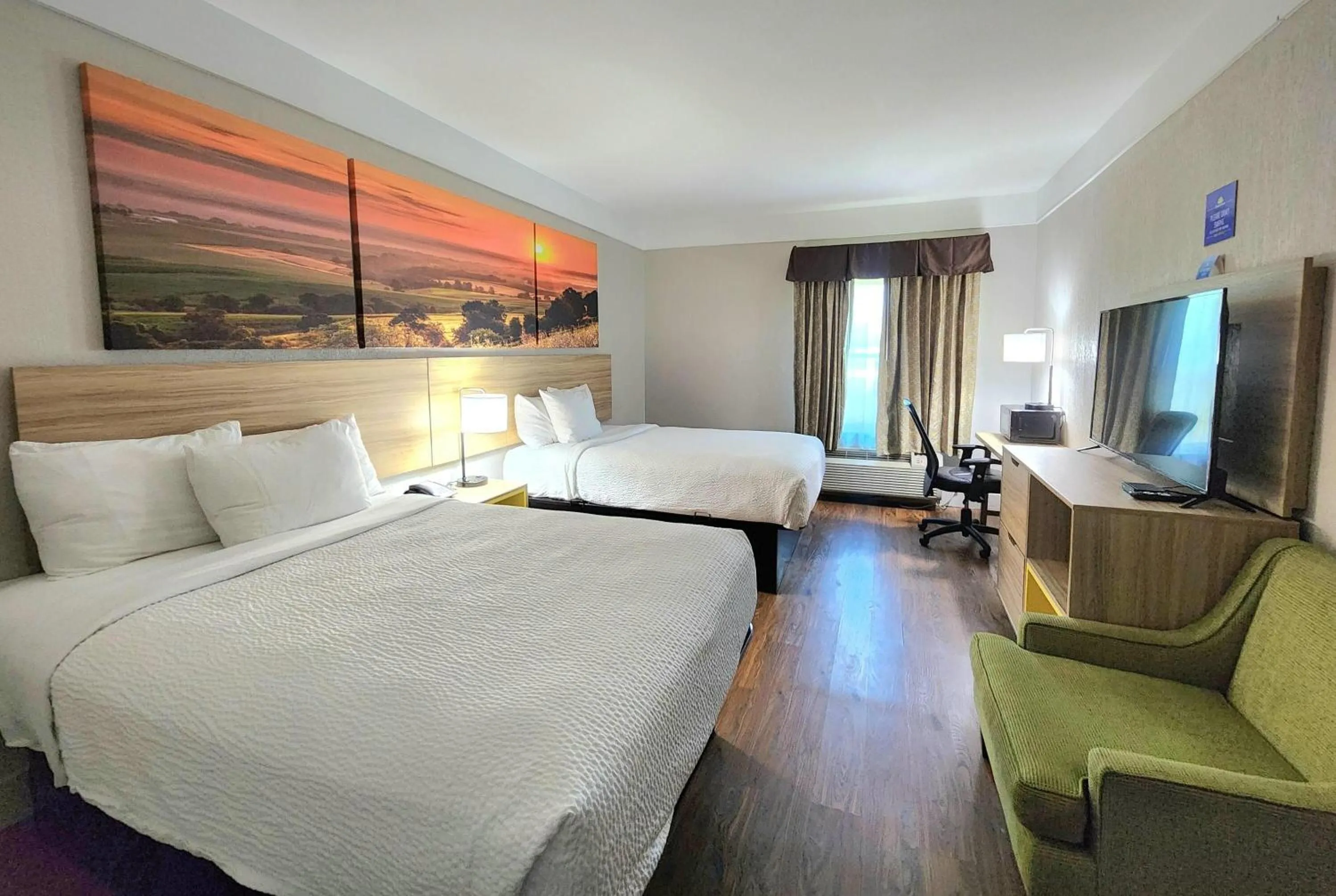 Photo of the whole room, Bed in Days Inn by Wyndham Denham Springs-Baton Rouge East