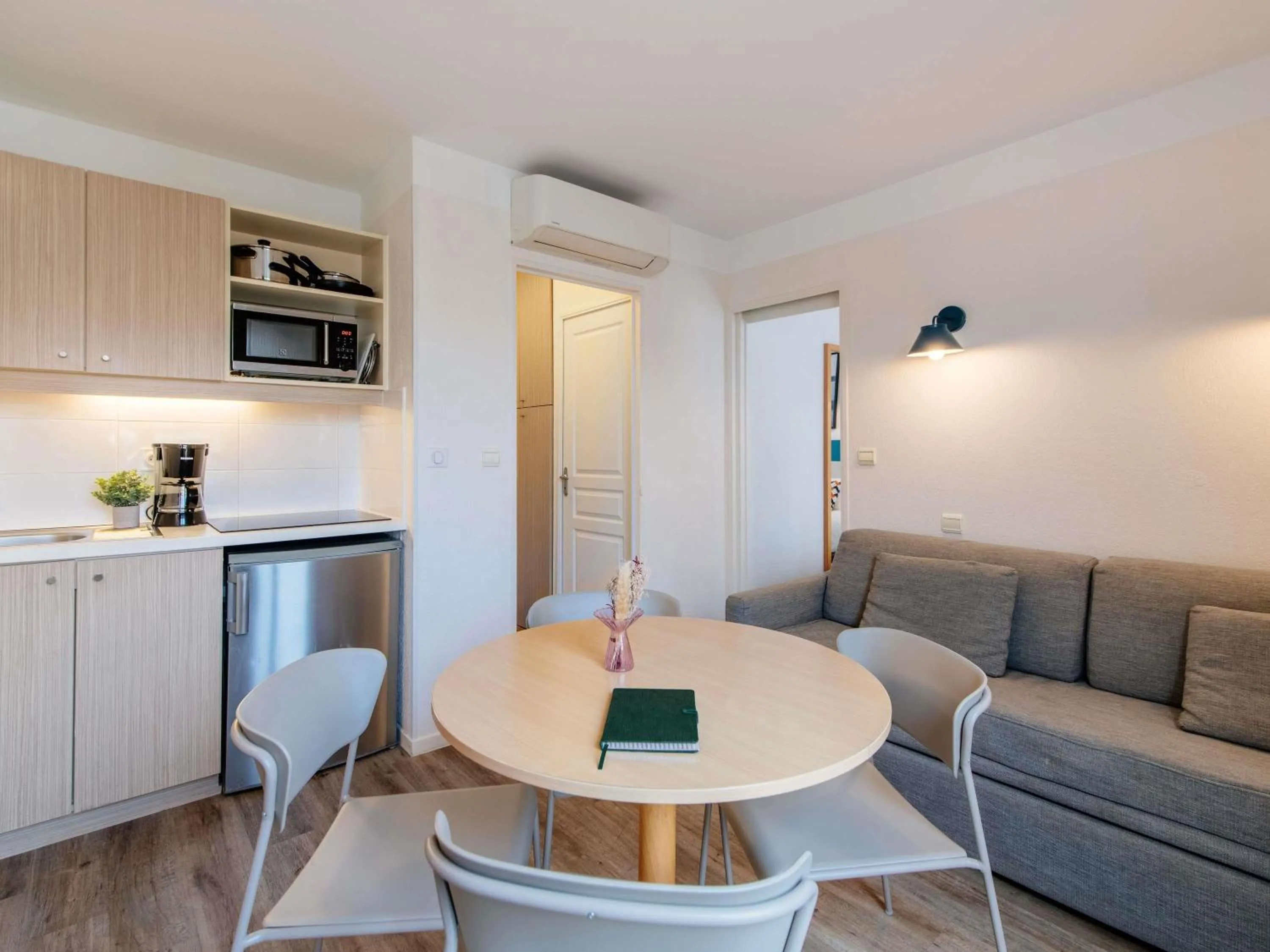 One-Bedroom Apartment with Balcony in Aparthotel Adagio Access Marseille Prado Périer